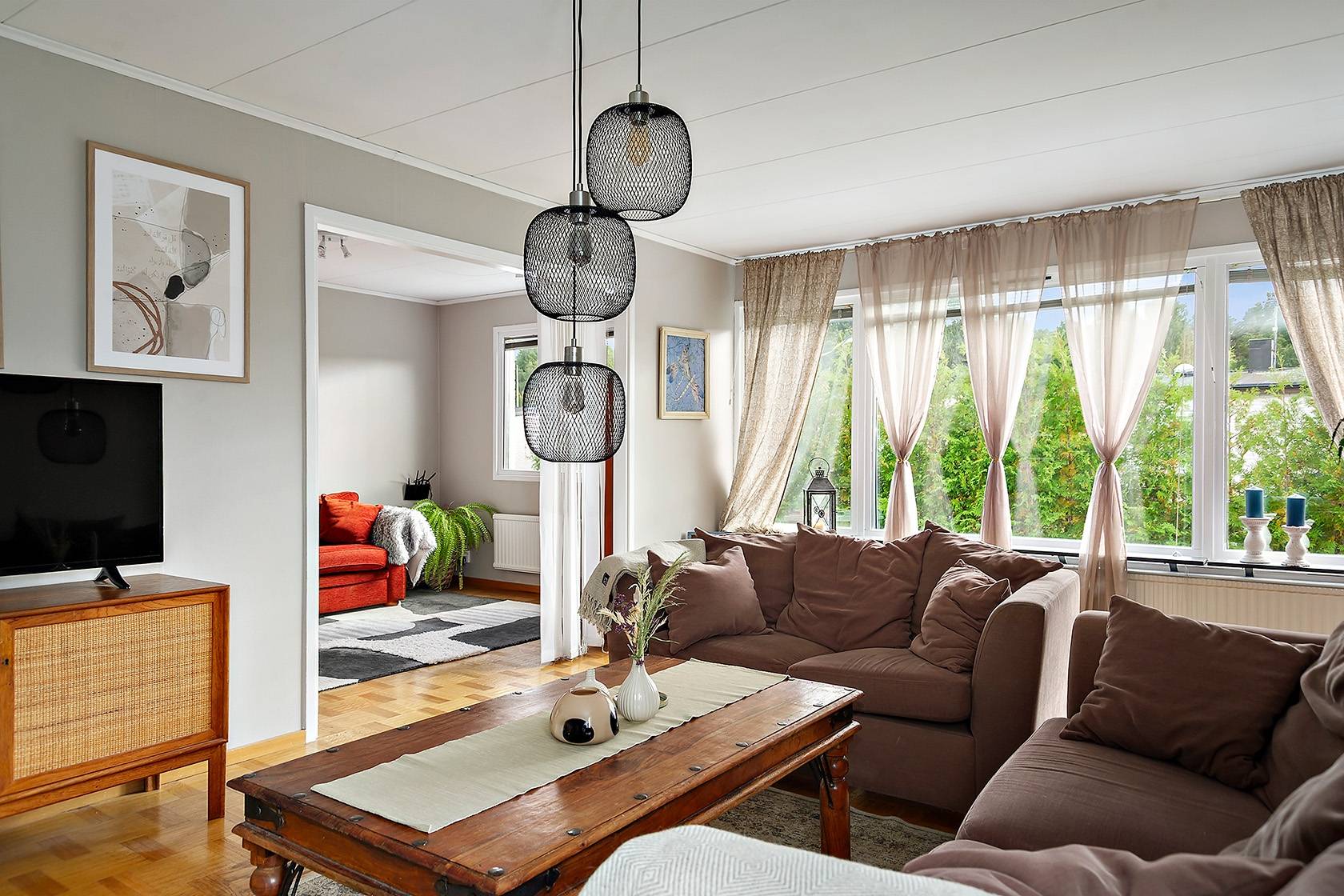 9 rum villa på Hortensiagatan 8 Mellringe, Örebro kommun - bild 2