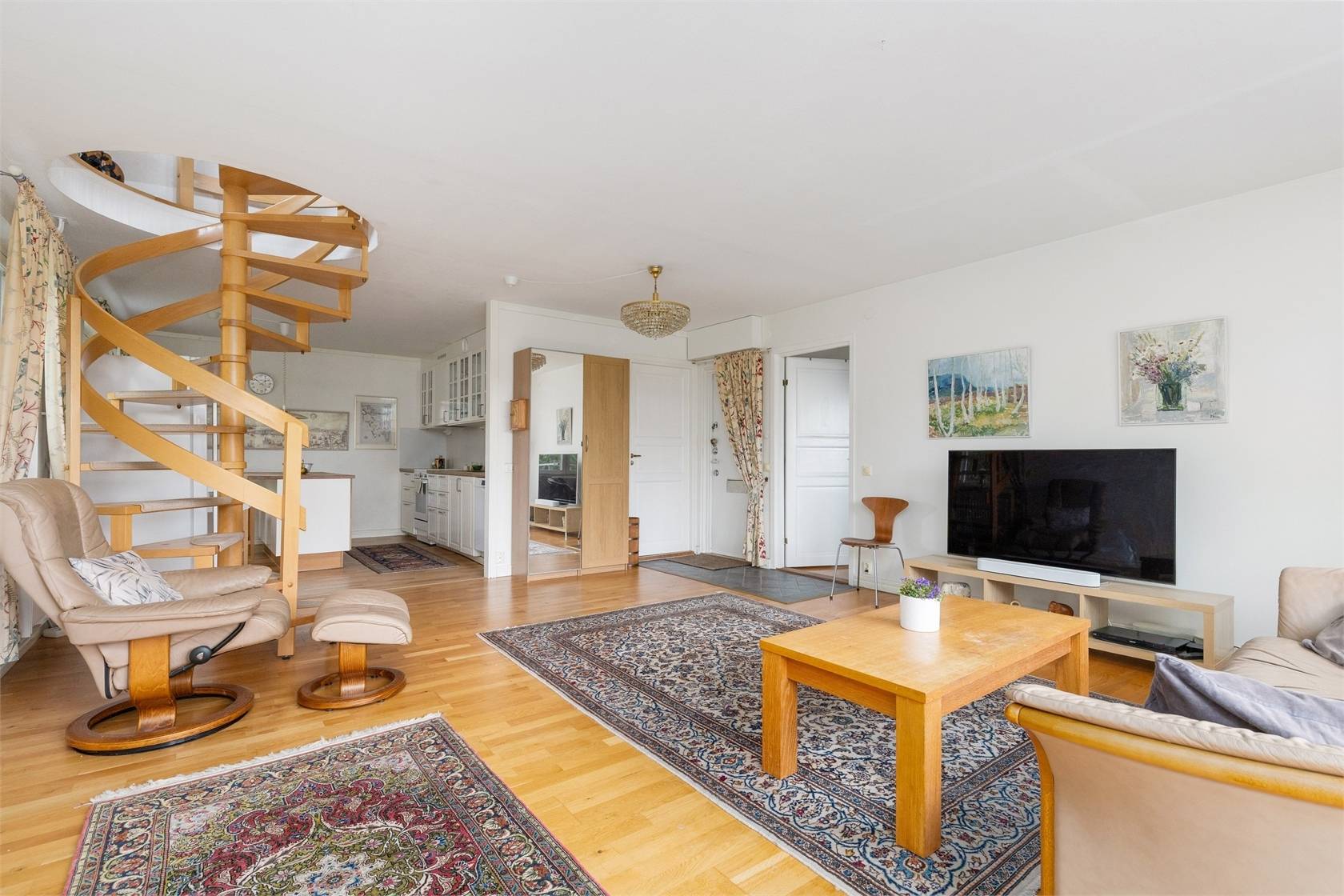 4 rum lägenhet på Ljuskärrsvägen 92 Saltsjöbaden Ljuskärrsberget, Nacka kommun - bild 3