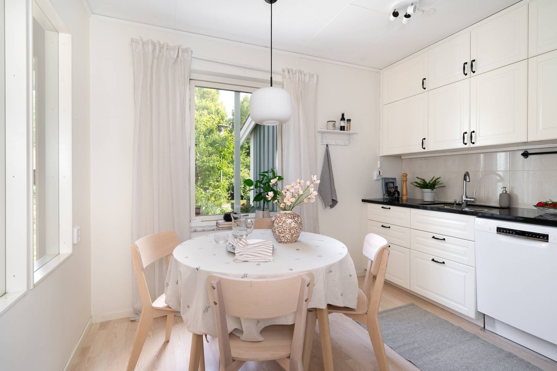 5 rum Radhus på Ekstocksvägen 45 Sundby Stockholms kommun - bild 8