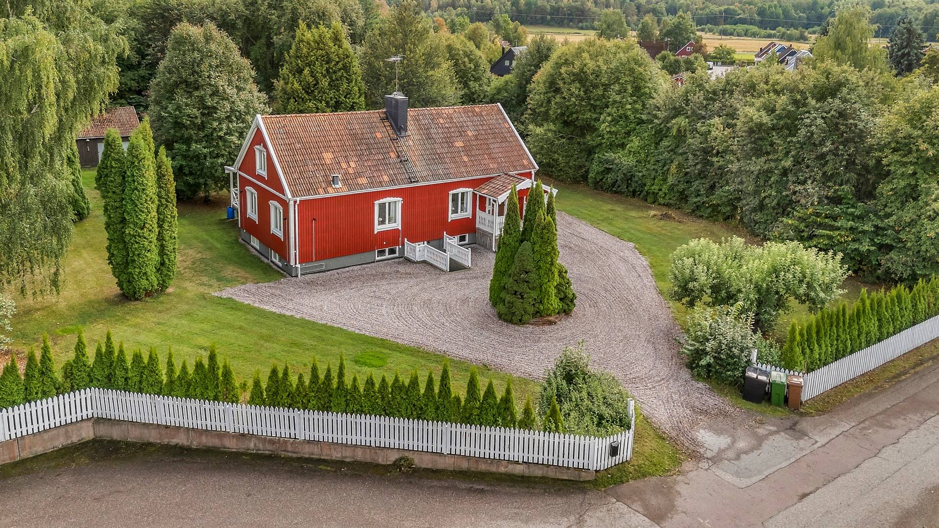 5 rum Villa på Bäckgatan 4 Runna Kungsörs kommun - bild 2