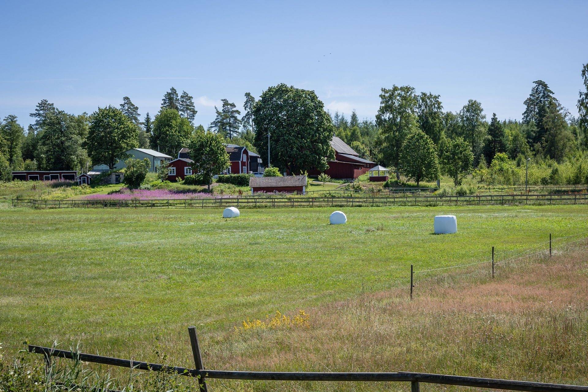 Gård med jordbruk på Gullstigen Rosenlund 1 Boxholms kommun - bild 6