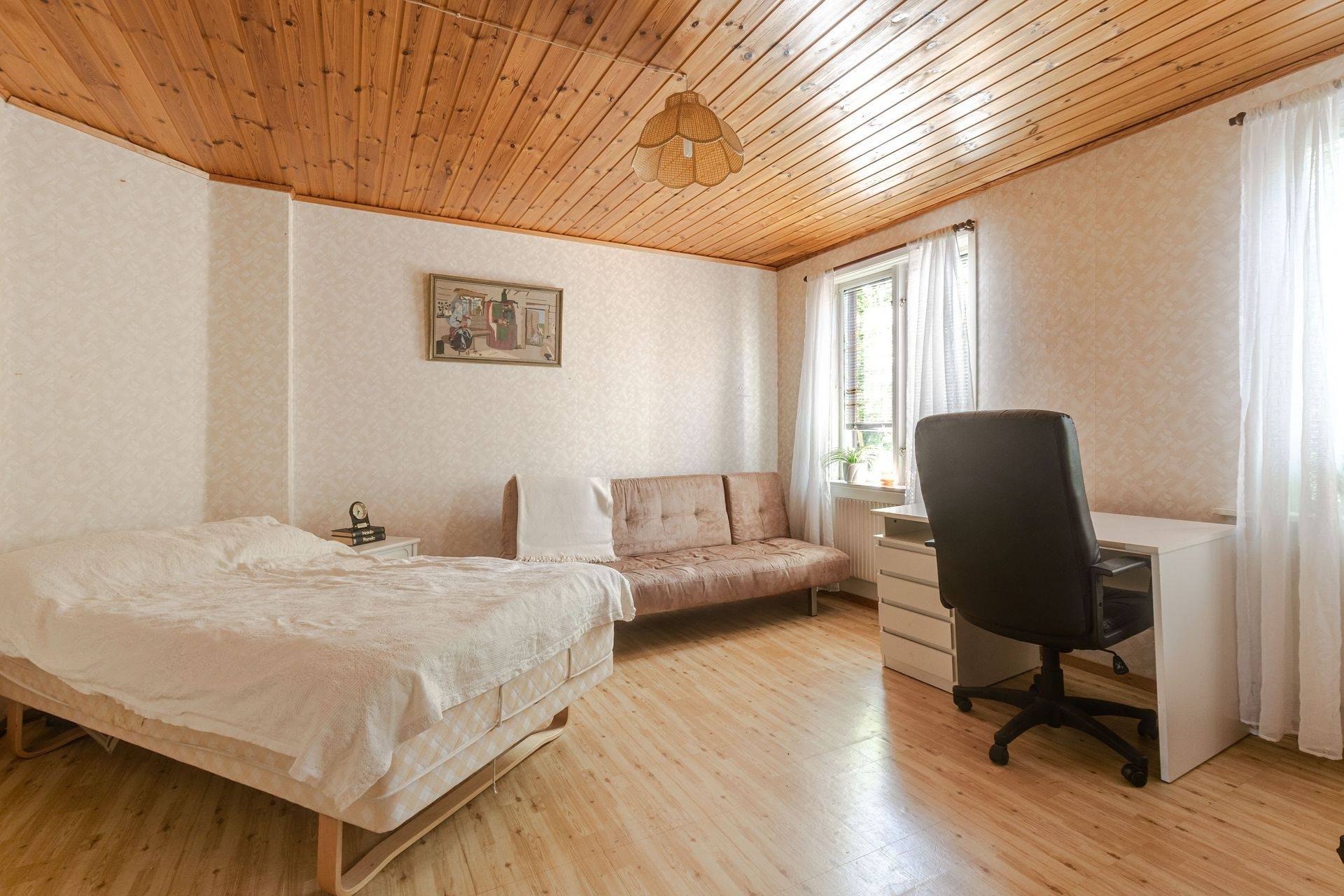 7 rum Villa på Nyhallsvägen 14 Hällbybrunn Eskilstuna kommun - bild 21