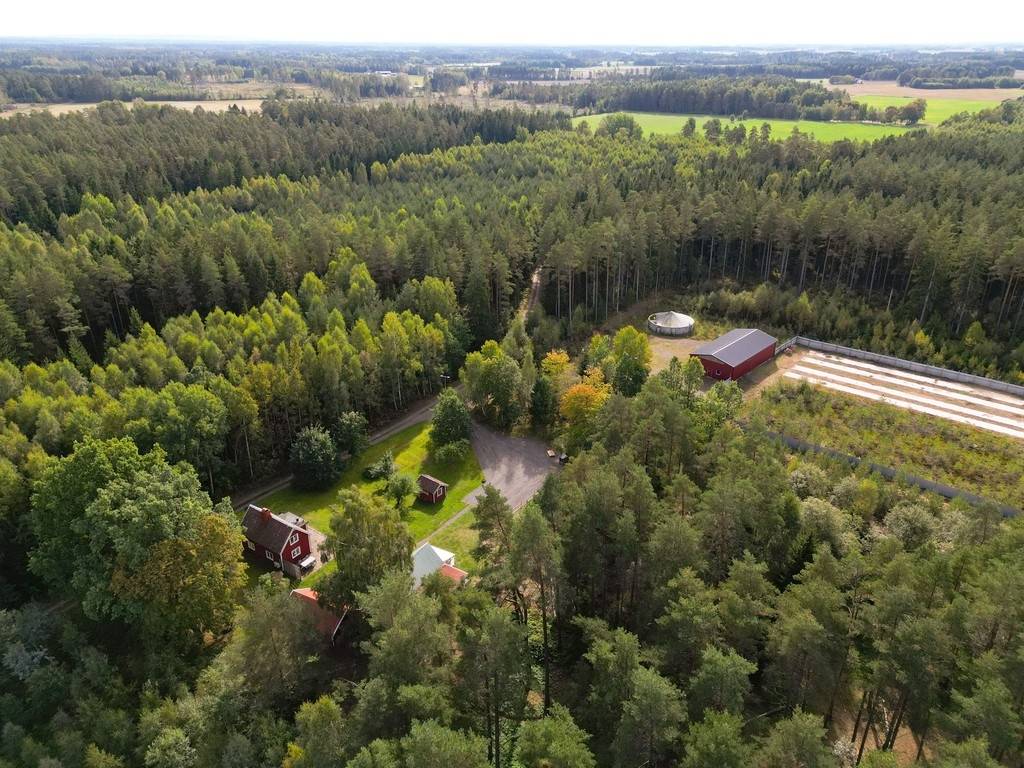 3 rum Gård utan jordbruk på Hasslösa Petersborg 1 Hasslösa Lidköpings kommun - bild 45