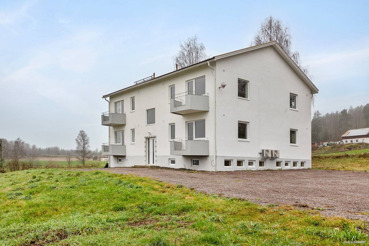 8 rum övrig på Lene Mon 1 Lene, Kils kommun - bild 1