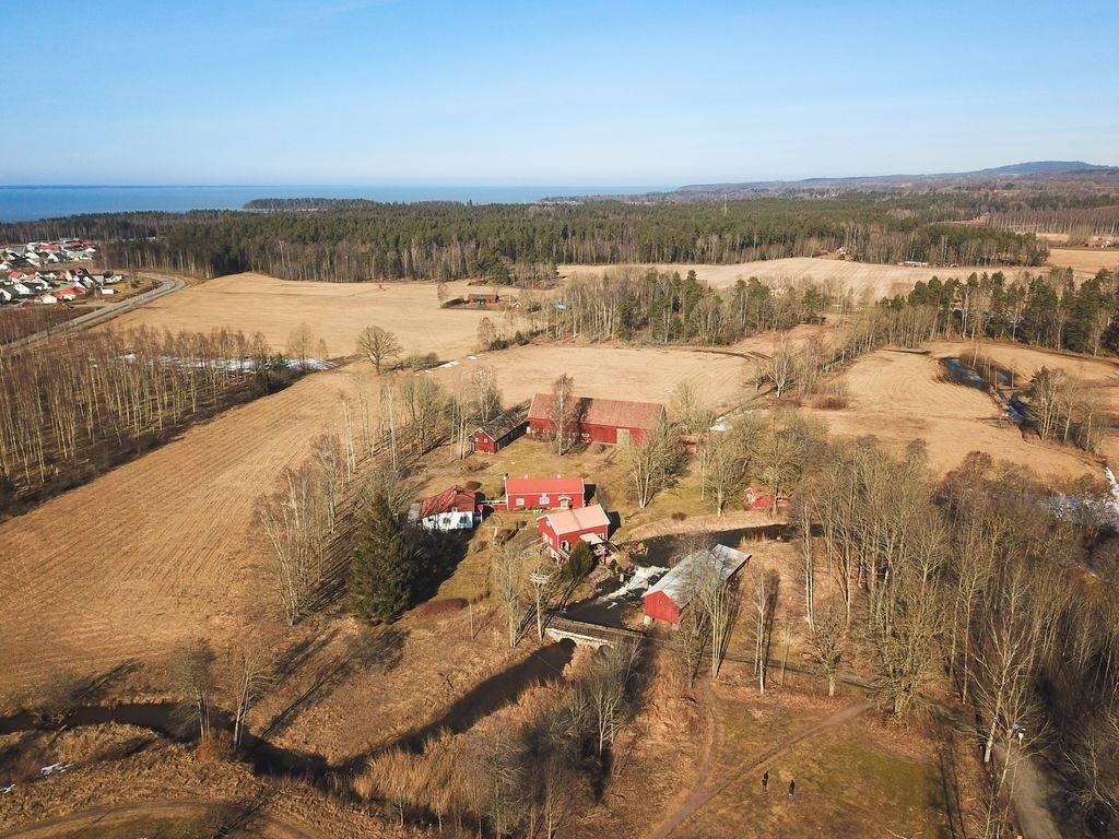 10 rum Gård utan jordbruk på Mellomkvarn Källby Götene kommun - bild 73