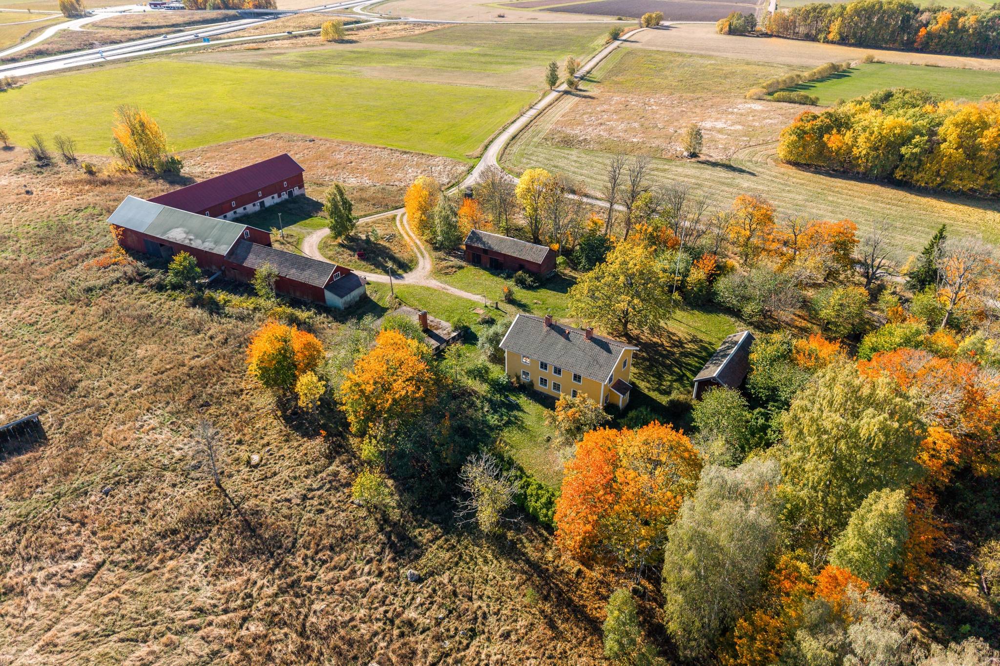 9 rum gård/skog på Del av Munktorps-Åsby 1:2 Munktorp, Köpings kommun - bild 1