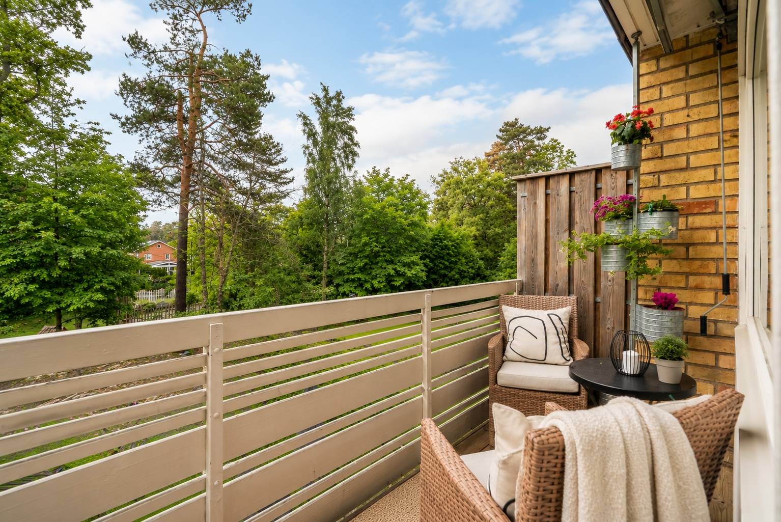 5 rum Radhus på Yrkesvägen 77 Snättringe Huddinge kommun - bild 2