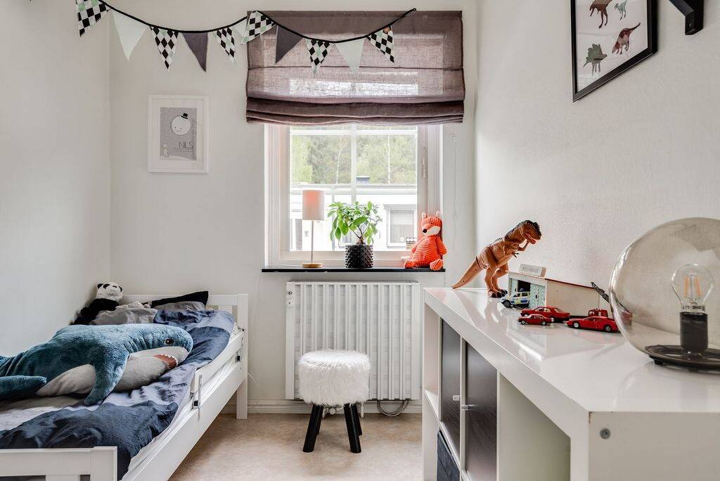 5 rum Par-/kedje-/radhus på Ronnebygatan 21 Brunnsgärdet Örebro kommun - bild 26