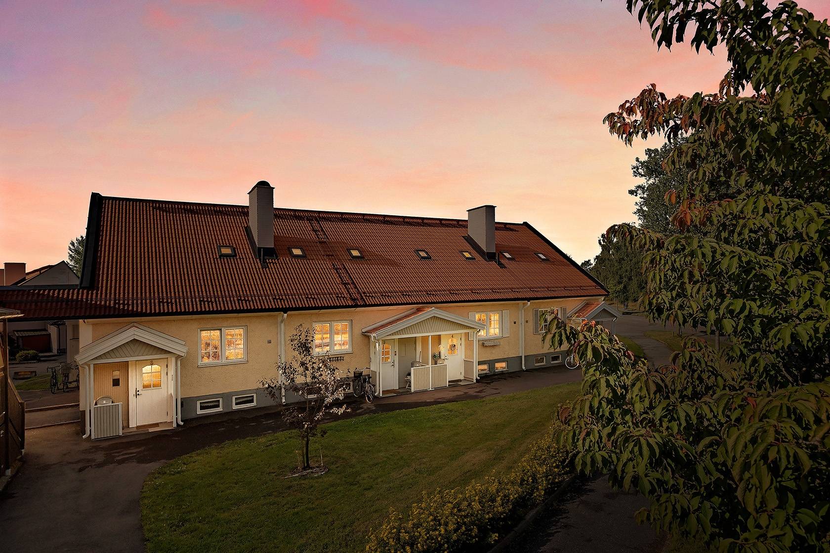 5 rum Radhus på Glanshammarvägen 8 Ringstorp. Örebro kommun - bild 1
