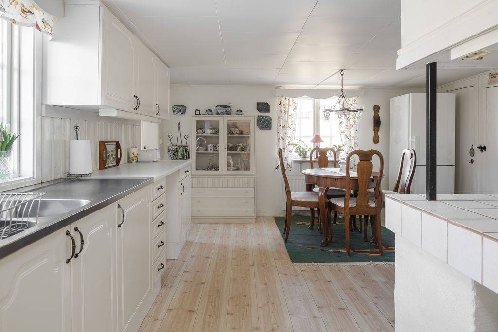 10 rum Gård utan jordbruk på Mellomkvarn Källby Götene kommun - bild 38