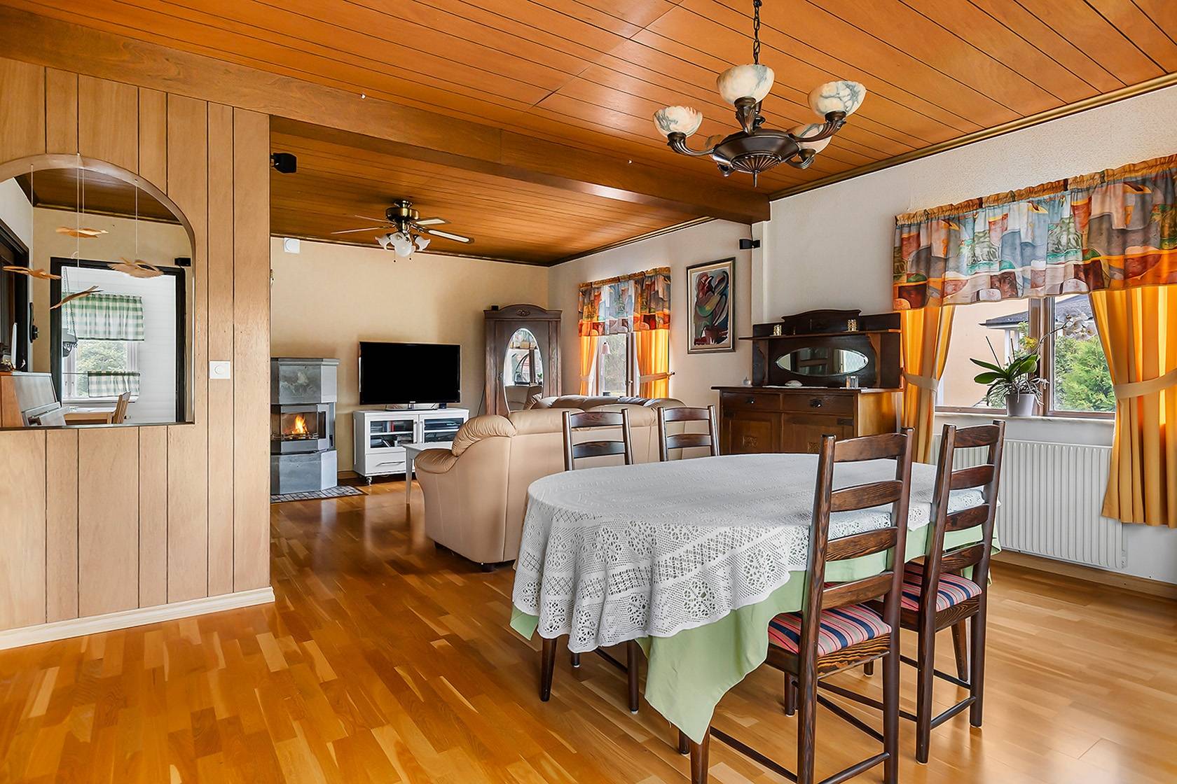 5 rum Villa på Mossbanegatan 77 Haga Kumla kommun - bild 16