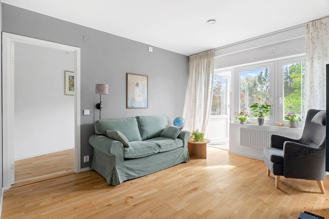 3 rum lägenhet på Blomsterkungsvägen 116B Hässelby Norra Villastad, Stockholms kommun - bild 2