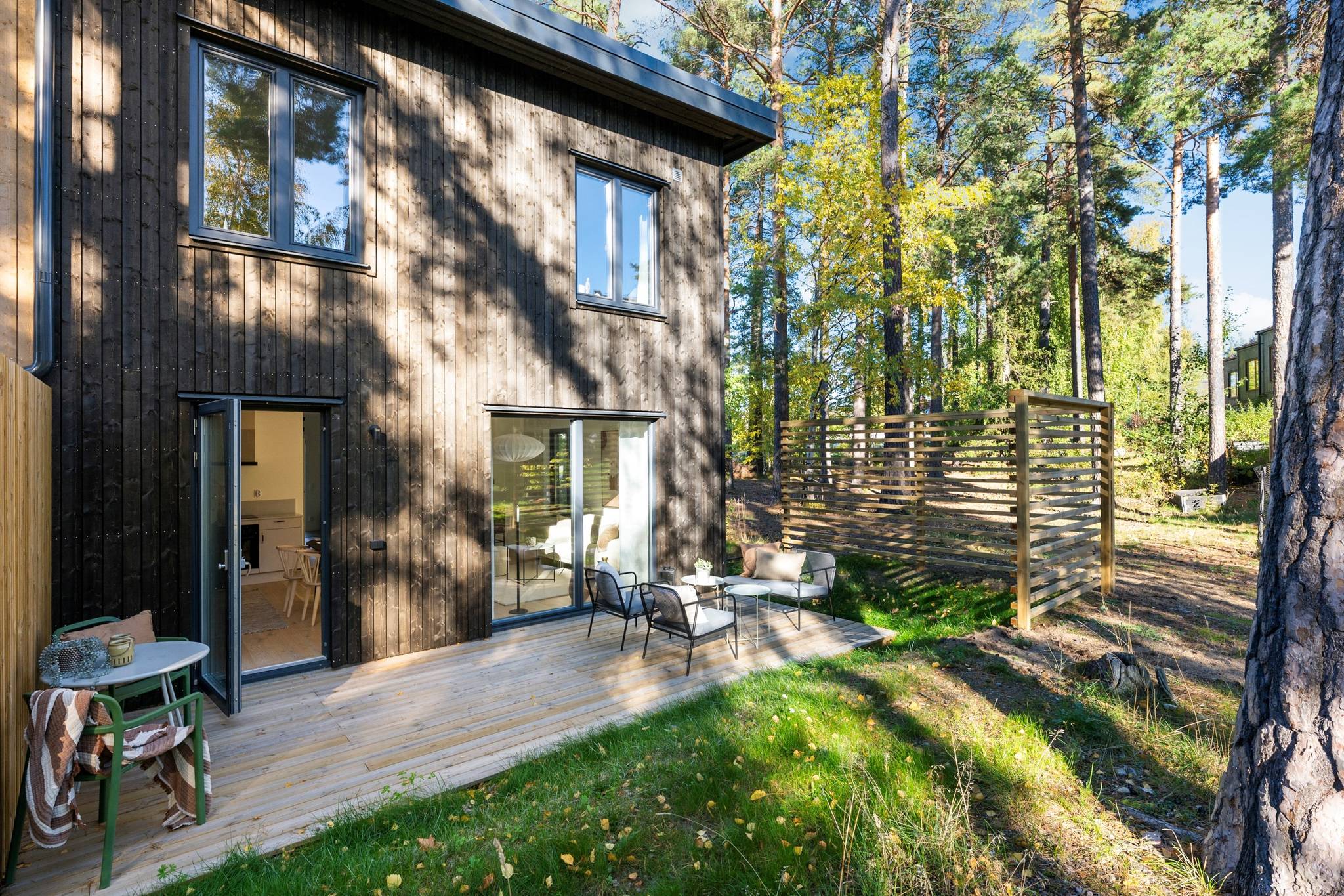 6 rum radhus på Lovisedalsvägen 25A Älta - Lovisedal, Nacka kommun - bild 1