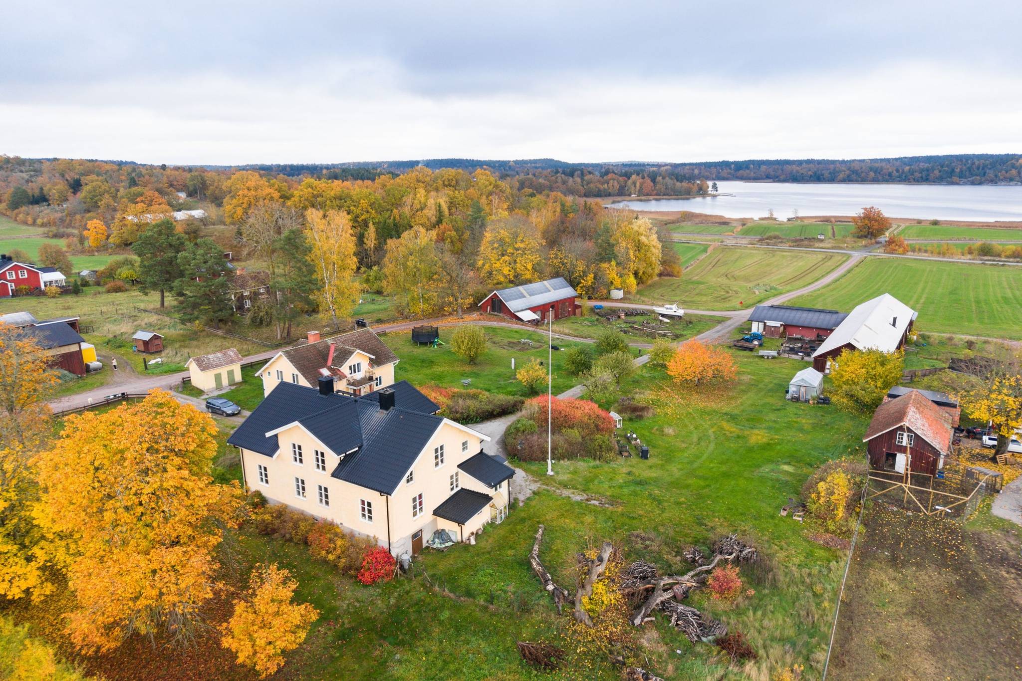 8 rum gård/skog på Ullevi Östergård 1 Gamleby, Västerviks kommun - bild 1