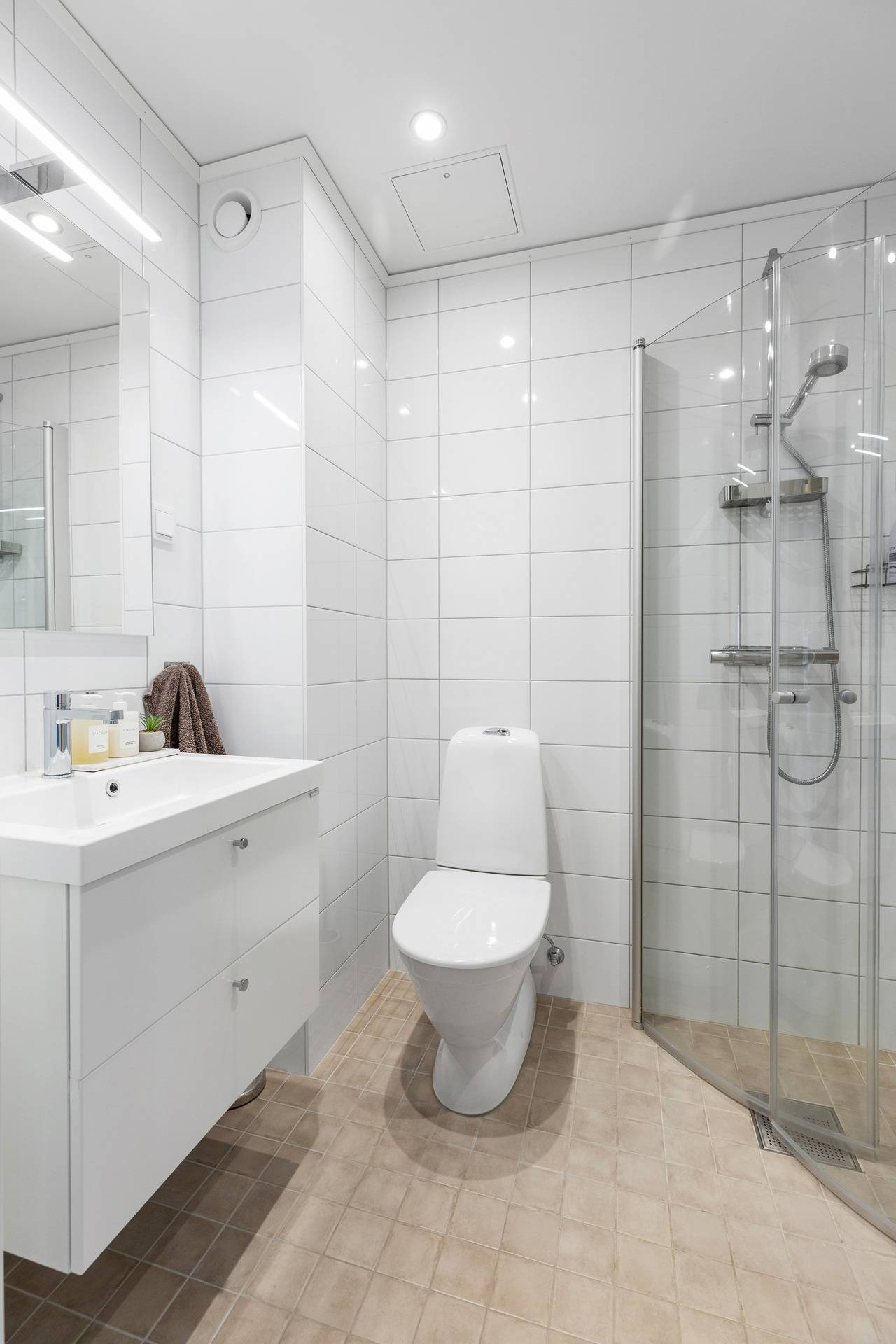 8 rum Radhus på Älvsundavägen 48 Eds Allé/Runby Upplands Väsby kommun - bild 22