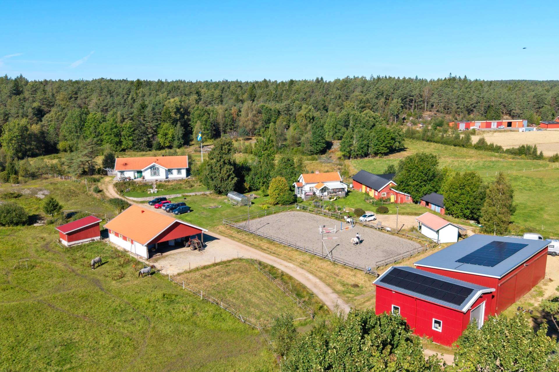 8 rum Gård/skog på Kalseröd Tyfta 376 Henån Orust kommun - bild 1