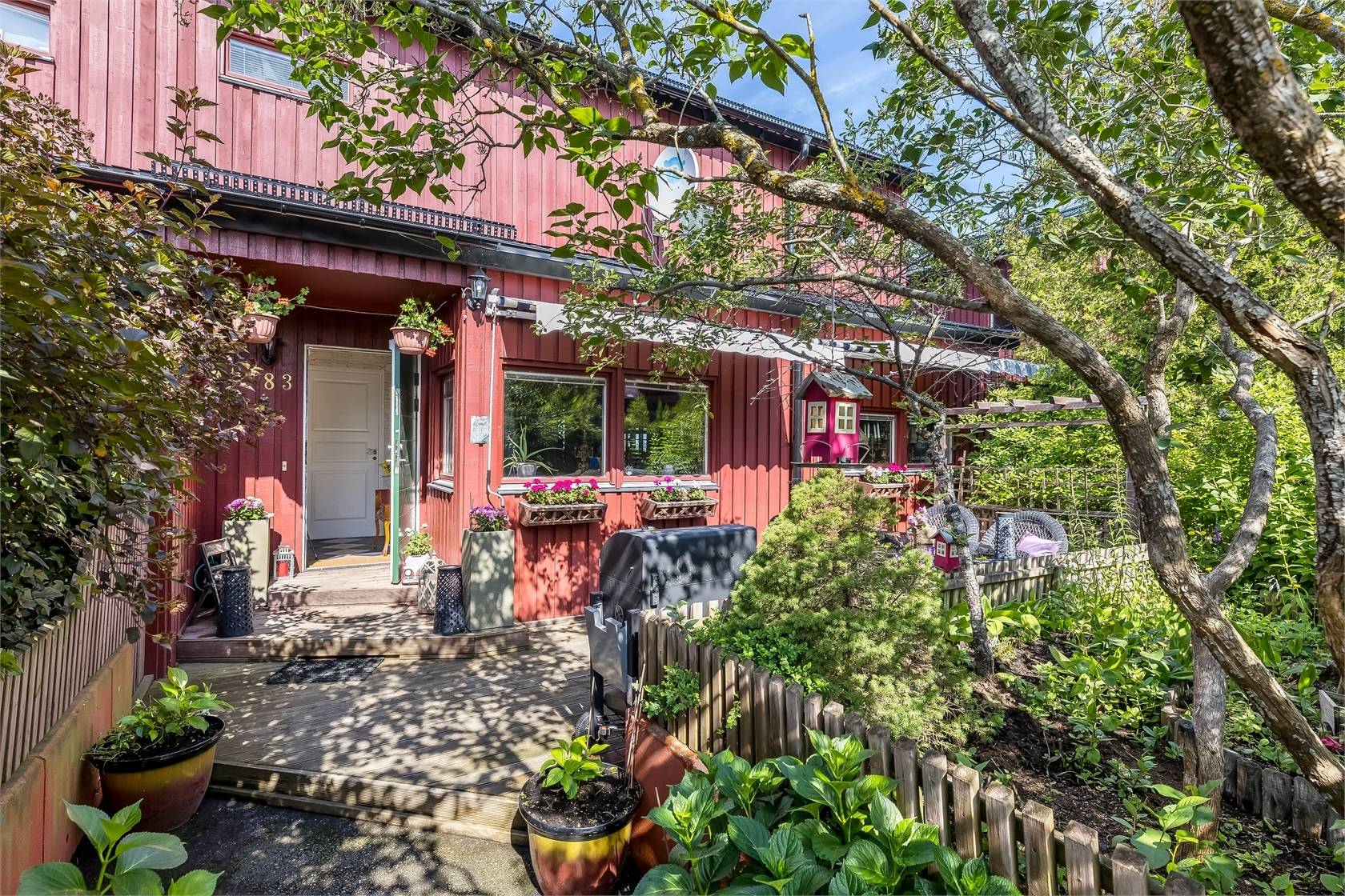 4 rum radhus på Myrstuguvägen 83 Myrstuguberget, Huddinge kommun - bild 1