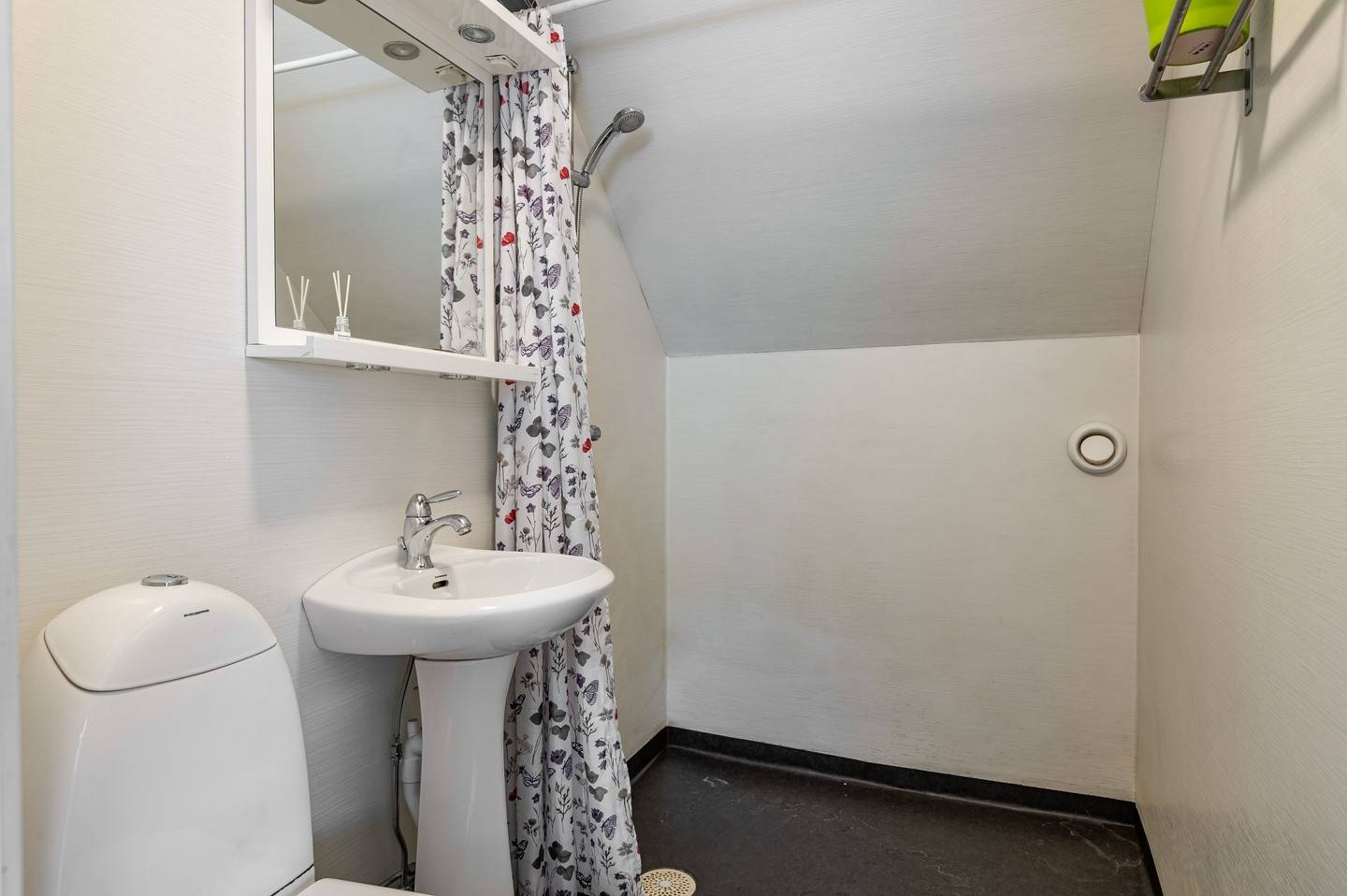 5 rum Villa på Sparres väg 16 Strålsnäs Boxholms kommun - bild 23