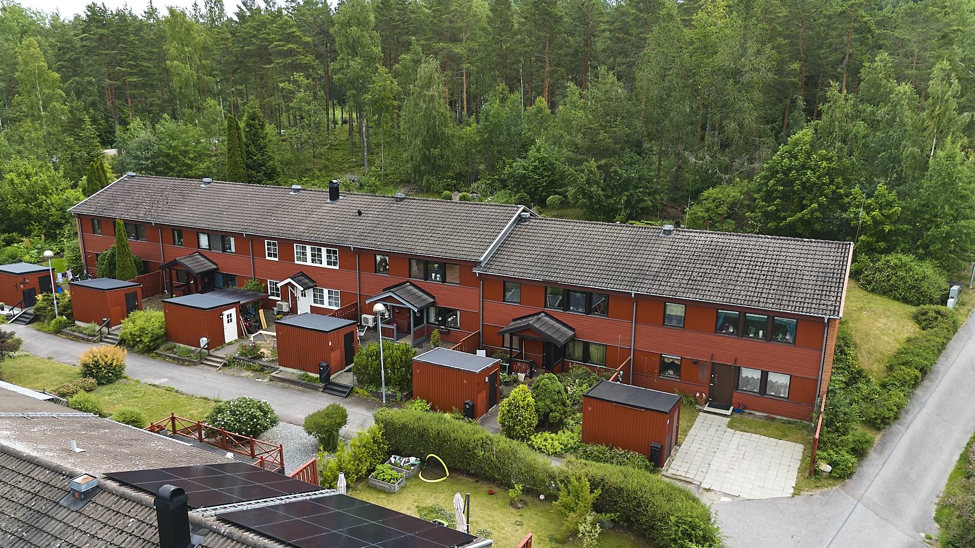 5 rum Par-/kedje-/radhus på Snarhemsvägen 13 Arboga Arboga kommun - bild 2