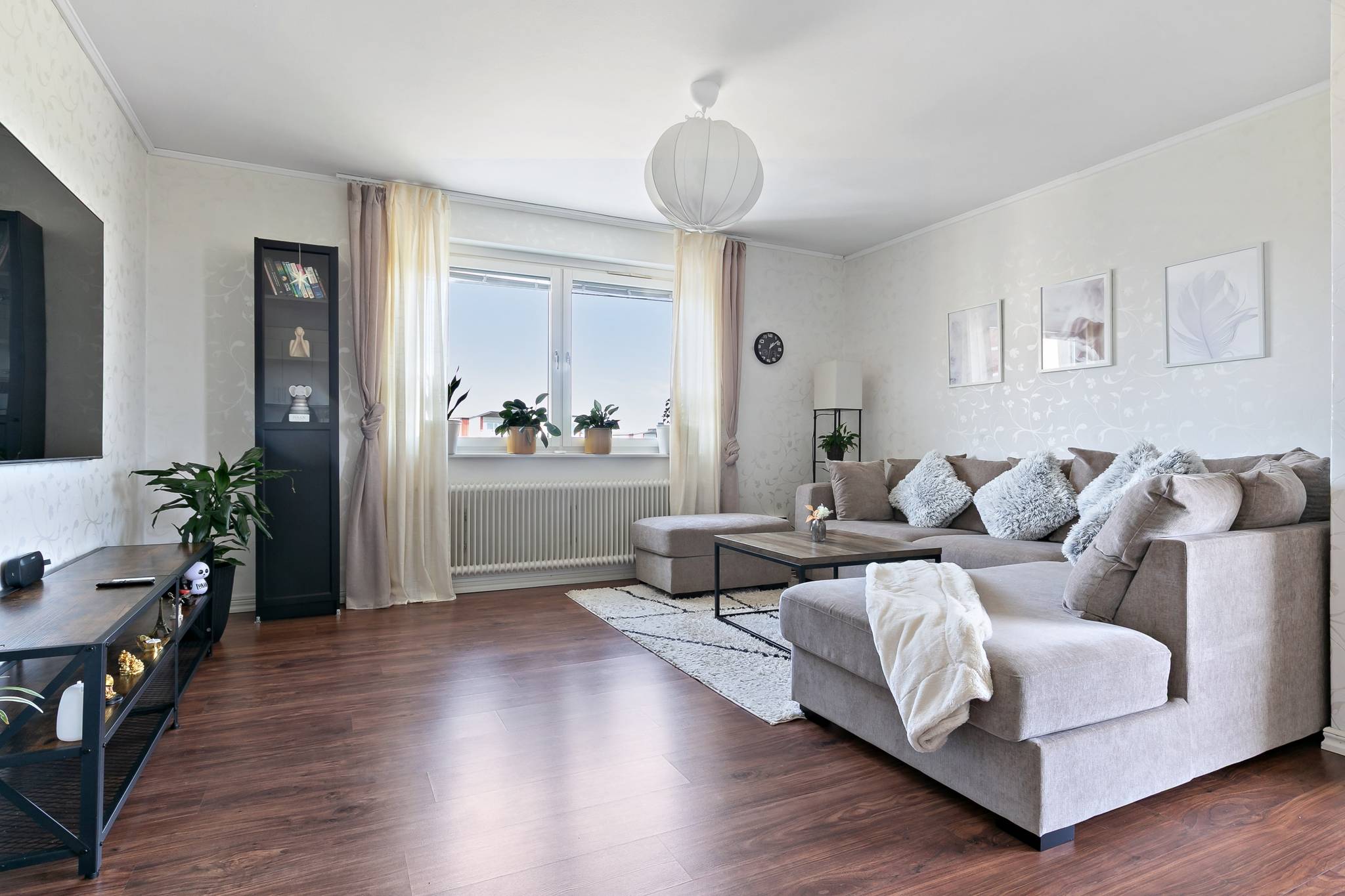 3 rum lägenhet på Larsbodavägen 72, 8tr Farsta - Centrum, Stockholms kommun - bild 1