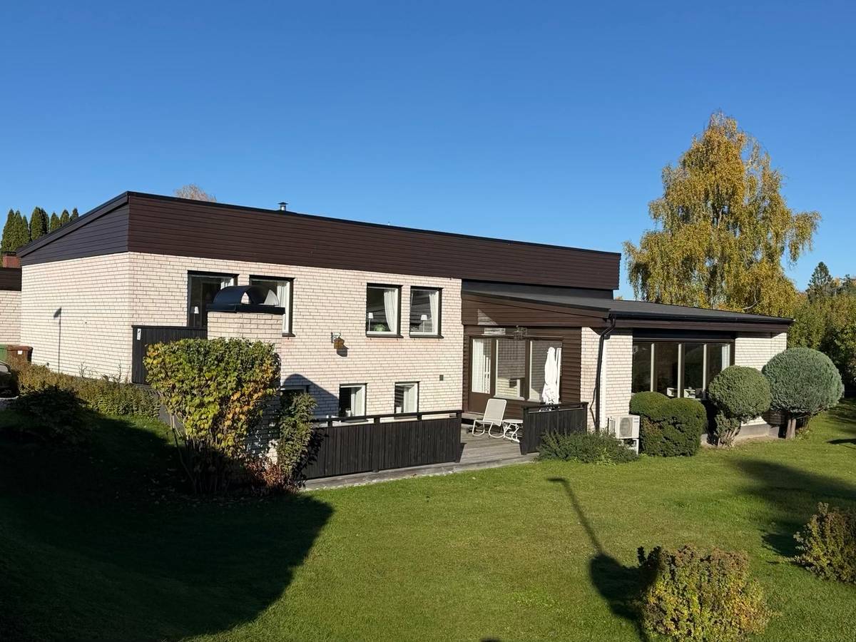 6 rum villa på Dingtunagränd 11 Brunnby Vik, Upplands Väsby kommun - bild 1