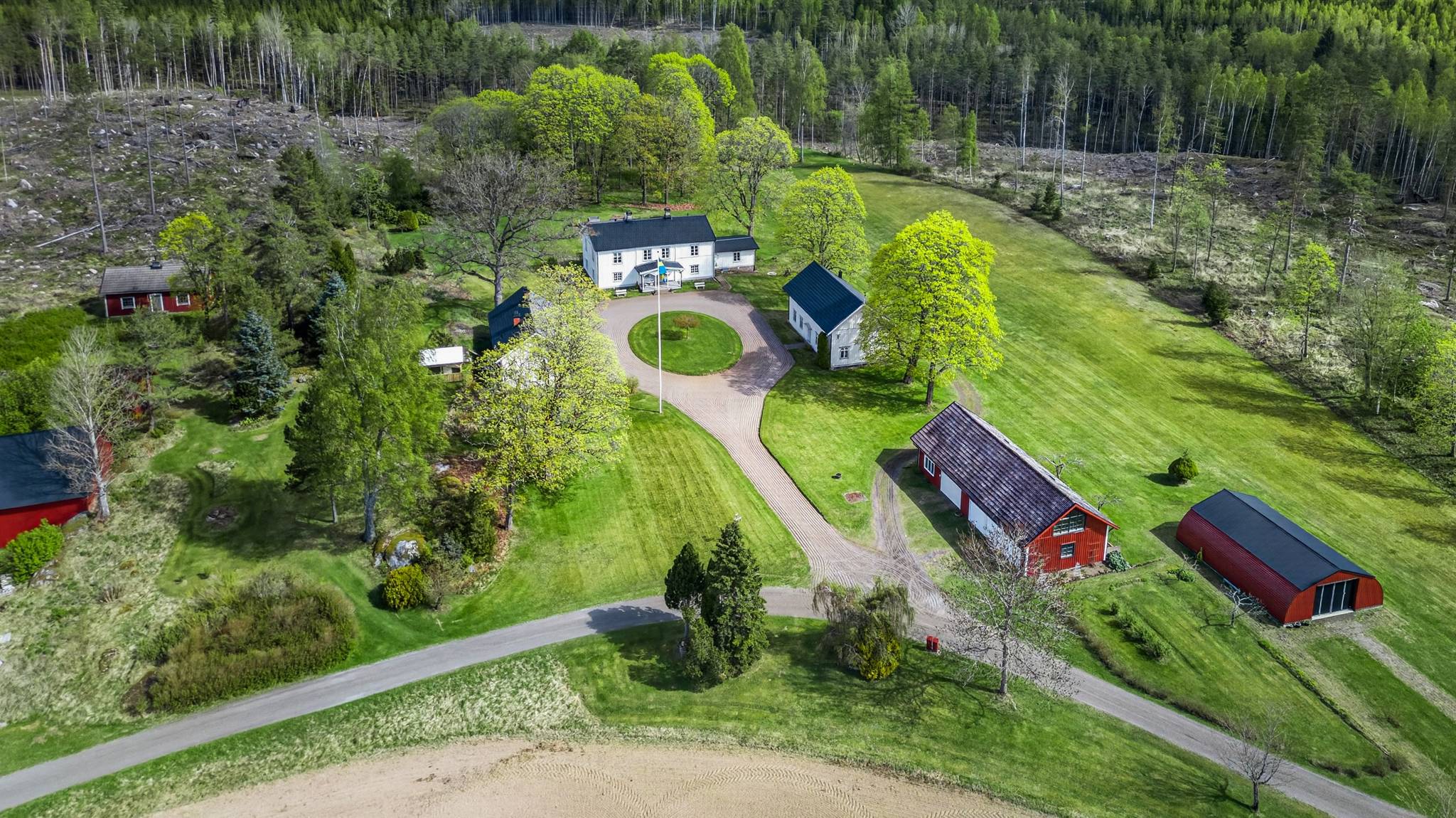 10 rum gård med jordbruk på Trehörningens gård Tavlan, Karlskoga kommun - bild 2