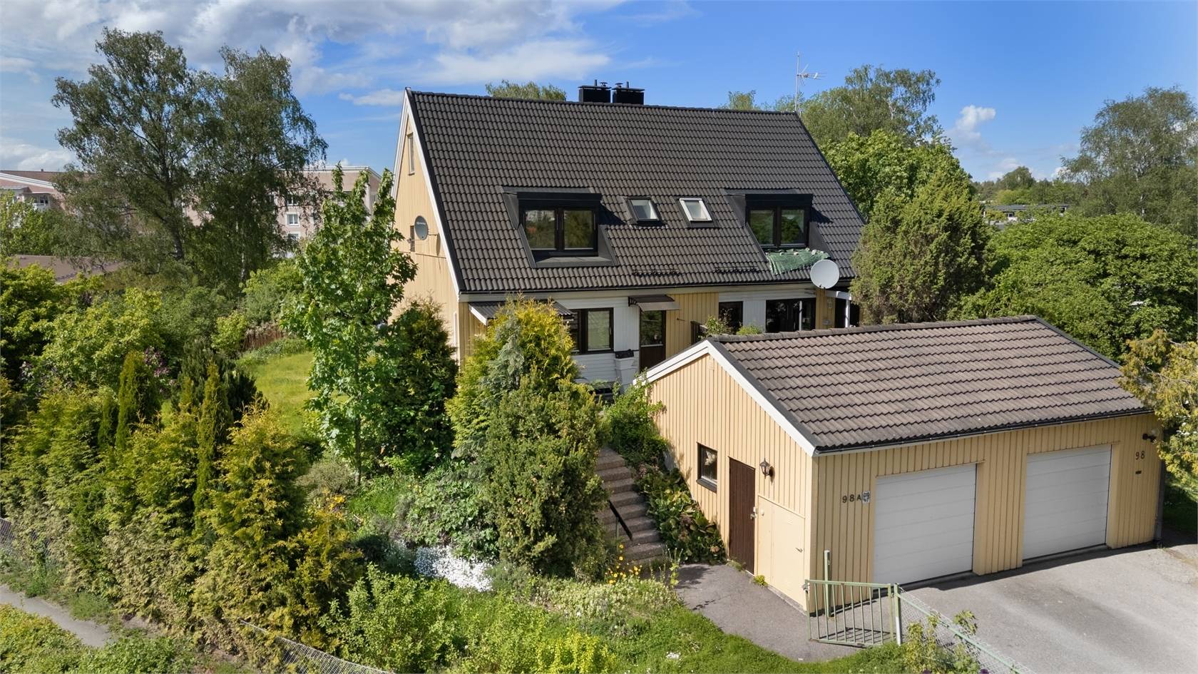 7 rum Parhus på Rödklövervägen 98A Hässelby Norra Villastad Stockholms kommun - bild 2