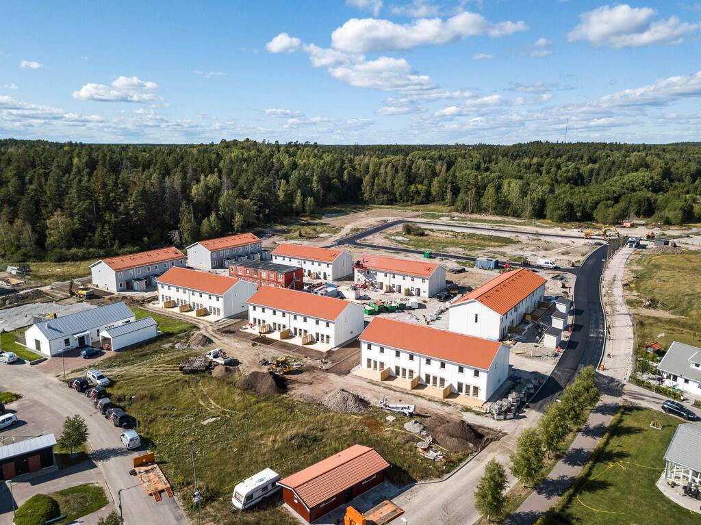 5 rum Par-/kedje-/radhus på Koordinatvägen 3 Skälby Västerås kommun - bild 2