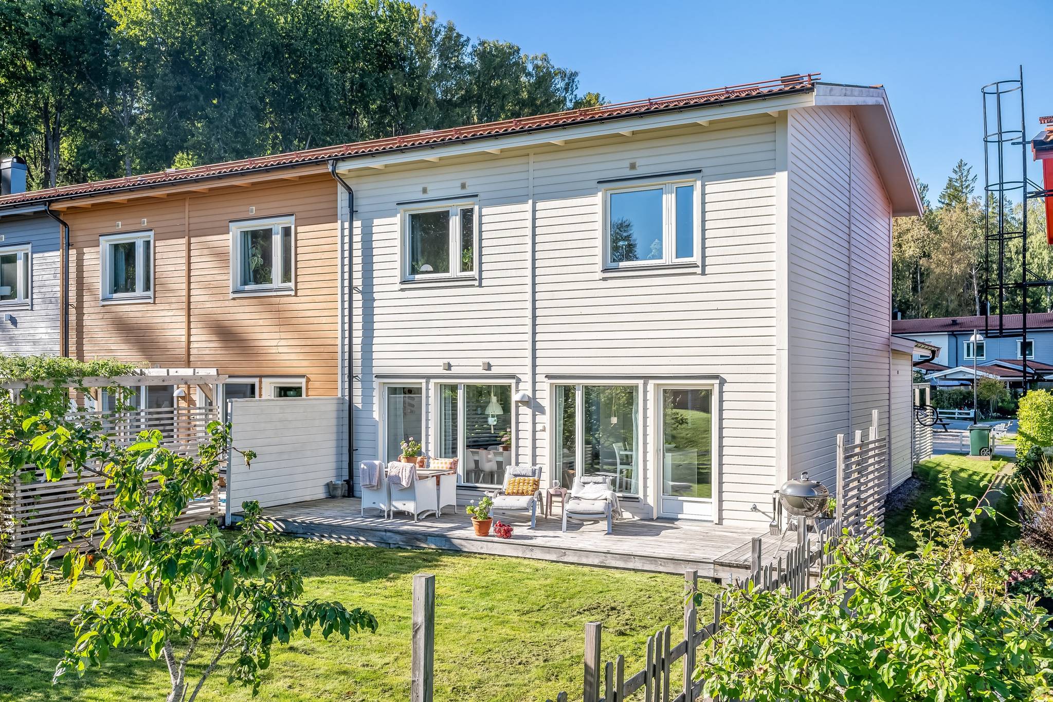 5 rum radhus på Slåtterhagen 13 Kyrkviken, Haninge kommun - bild 1
