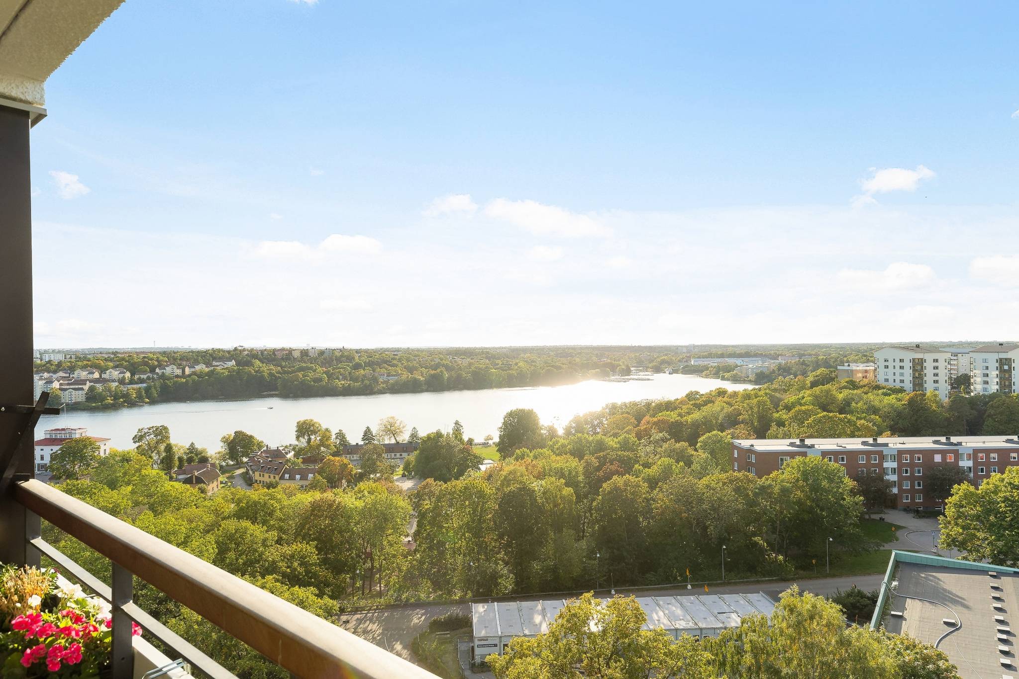 2 rum lägenhet på Wiboms väg 6, vån 11 av 11 Västra Skogen, Solna kommun - bild 1