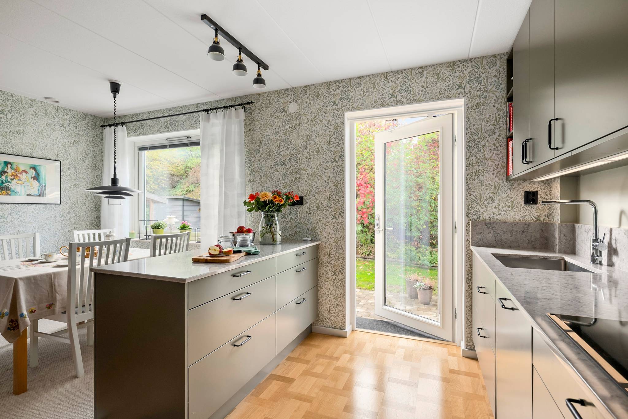 8 rum villa på Riddersviksvägen 133 Hässelby Södra Villastad, Stockholms kommun - bild 5