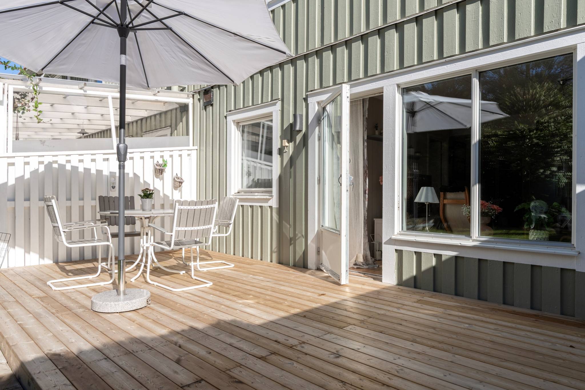 5 rum radhus på Flugsnapparvägen 56 Älta, Nacka kommun - bild 2