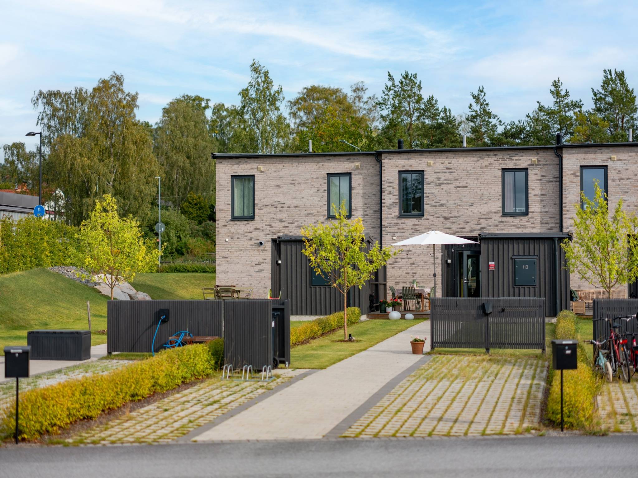 5 rum radhus på Blockhusvägen 113 Skarpäng, Täby kommun - bild 1