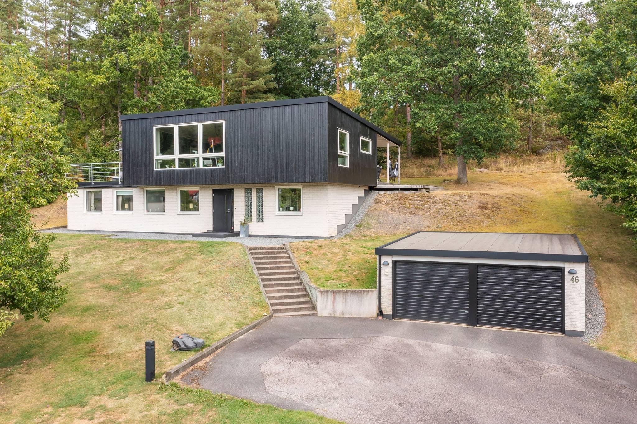 7 rum villa på Kyrkogatan 46 Kinna, Marks kommun - bild 1