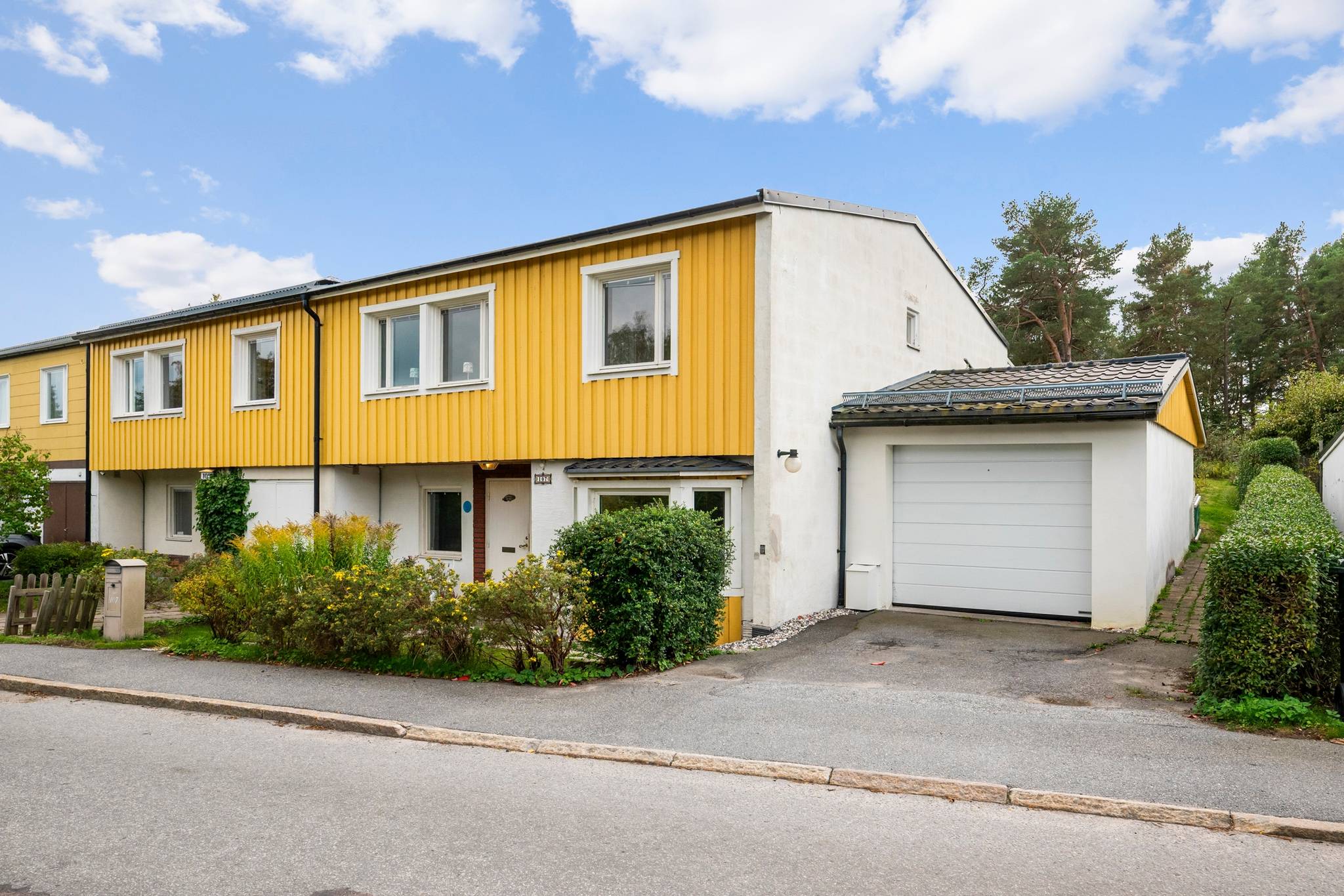 6 rum radhus på Friherregatan 107 Hässelby Gård, Stockholms kommun - bild 1