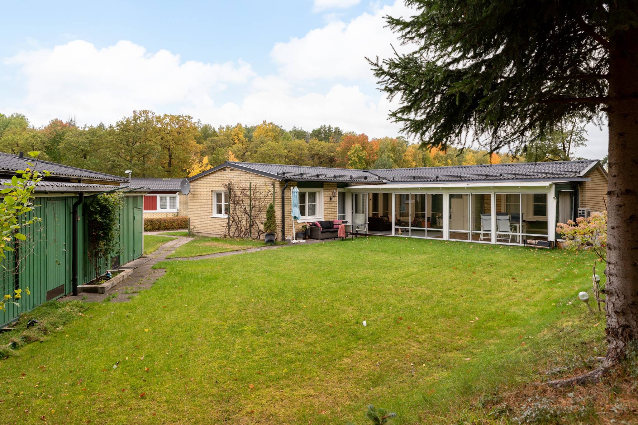 6 rum villa på Rörverksgatan 128 Bäckby, Västerås kommun - bild 2
