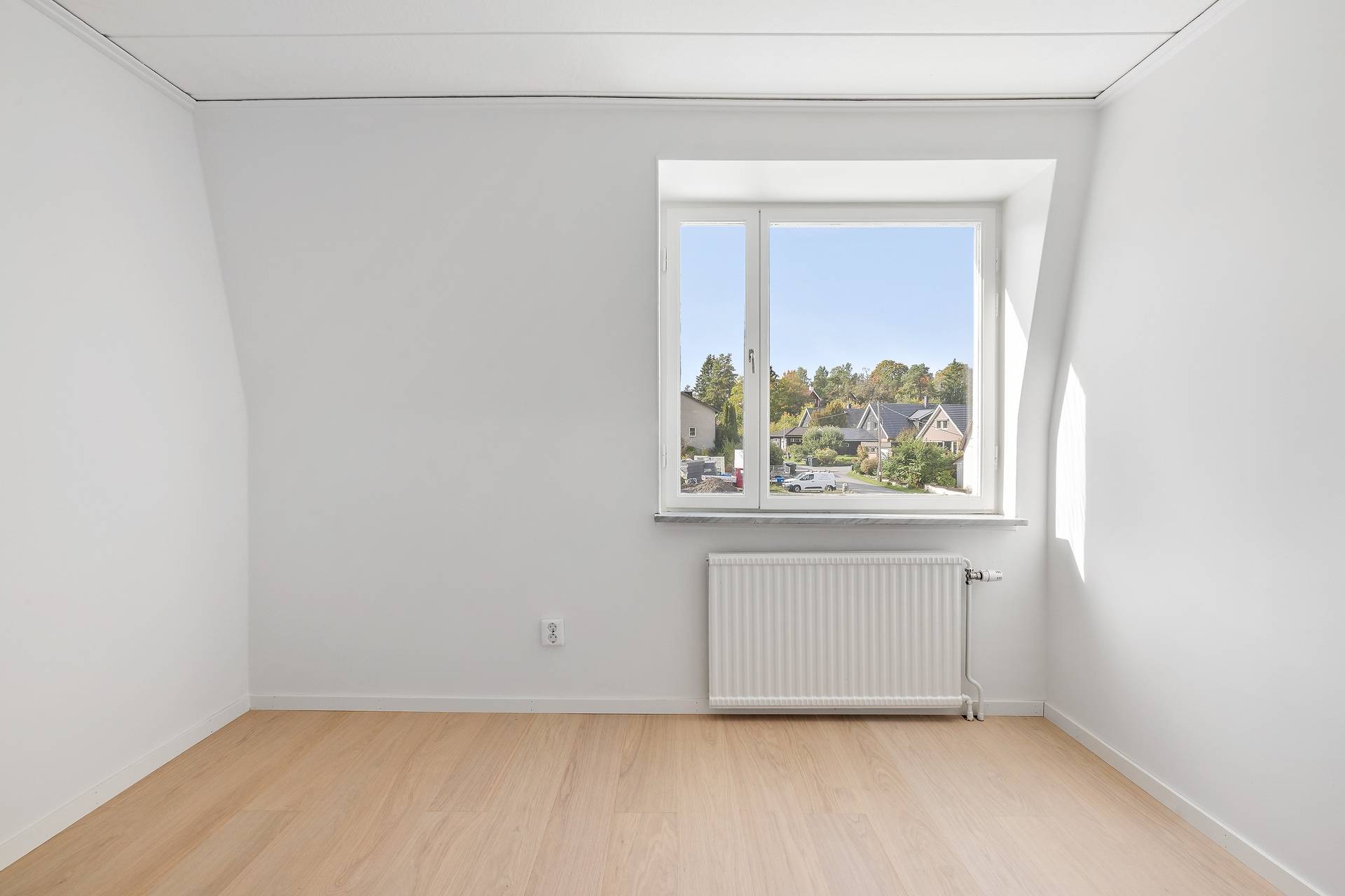 8 rum Radhus på Gideon Hydéns väg 20 Kvarnbergsplan Huddinge kommun - bild 22
