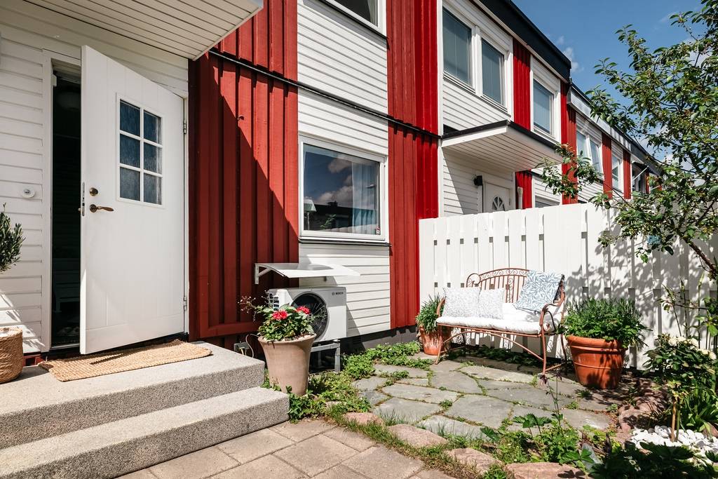 6 rum Radhus på Lövmovägen 17 Bollstanäs Upplands Väsby kommun - bild 2