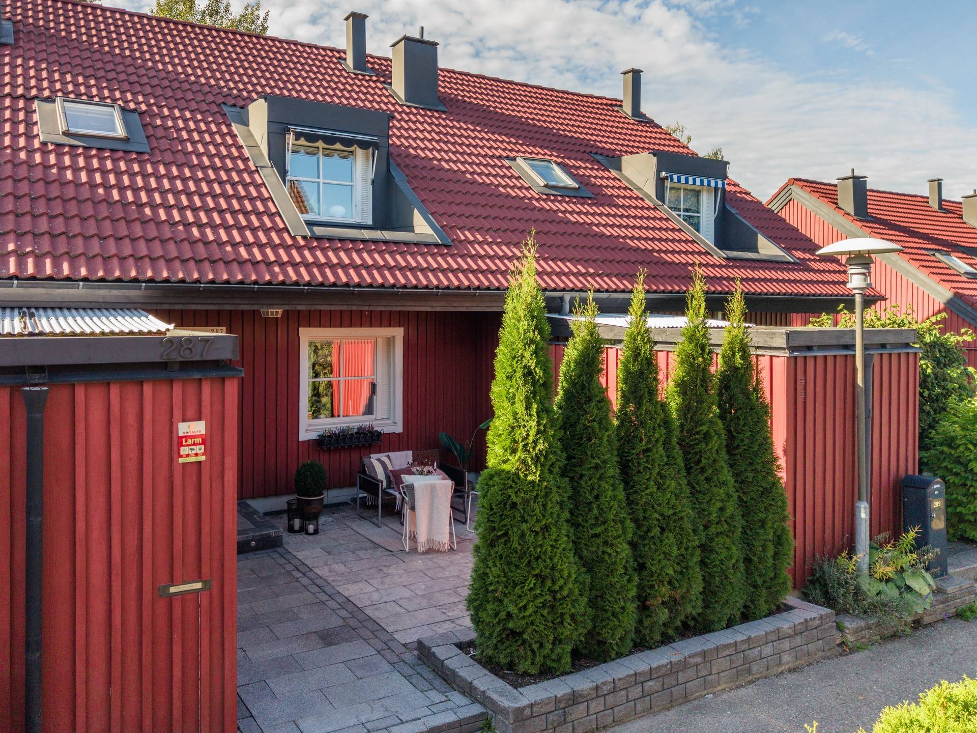 6 rum Radhus på Björnidegränd 287 Kälvesta Stockholms kommun - bild 1