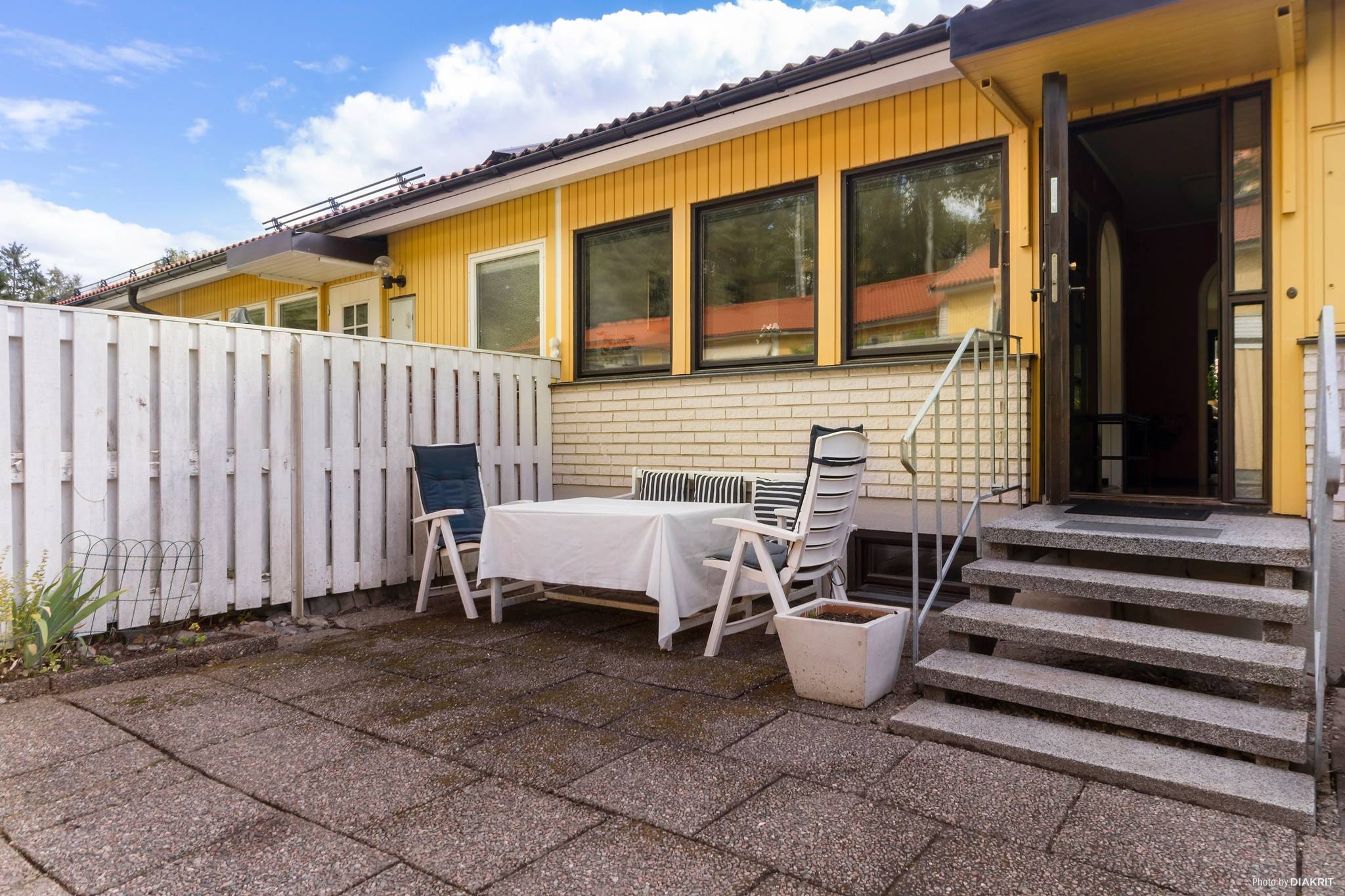 radhus på Morgonvägen 57 Tullinge, Botkyrka kommun - bild 1
