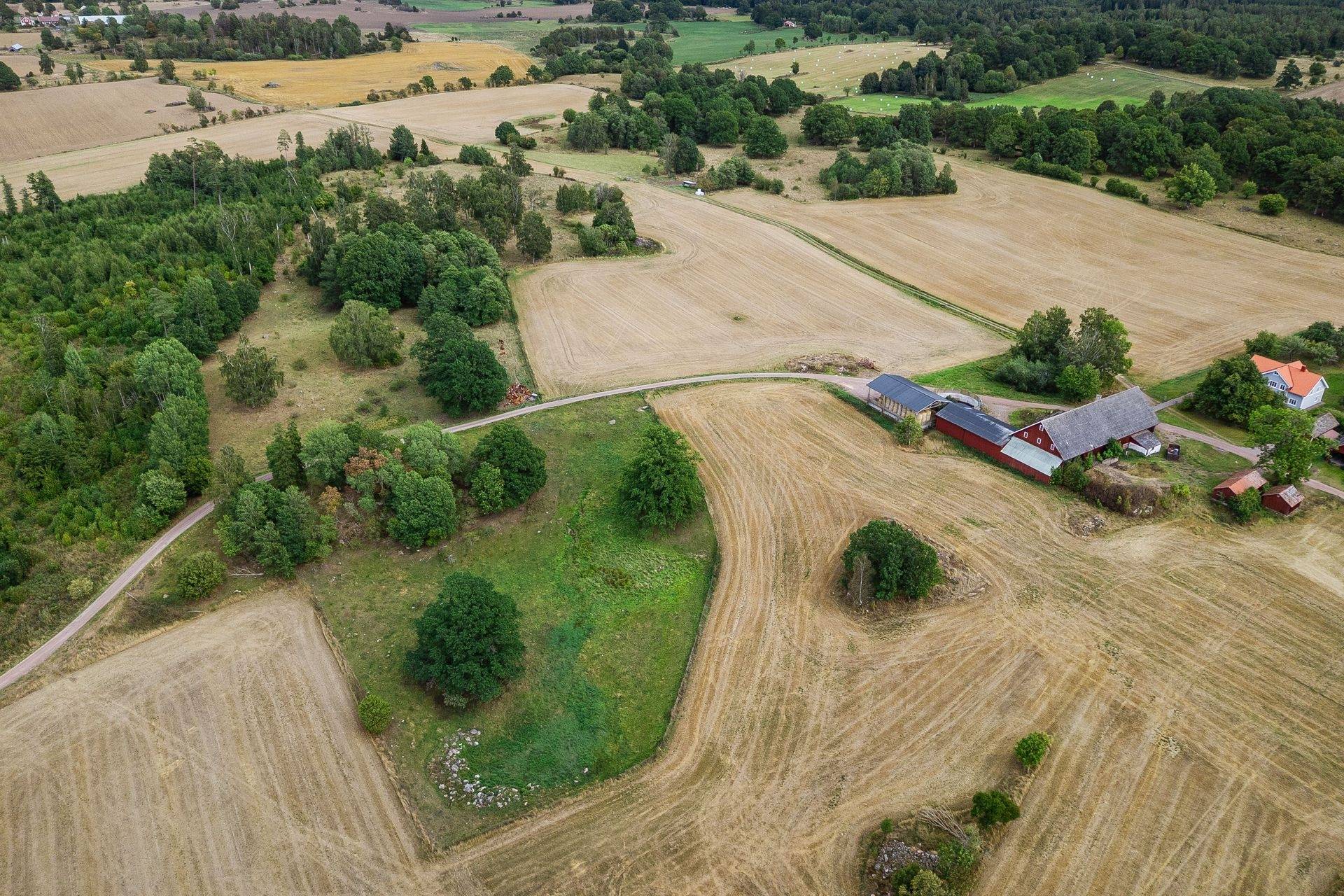 Gård med jordbruk på Jordsfälle Boxholms kommun - bild 33