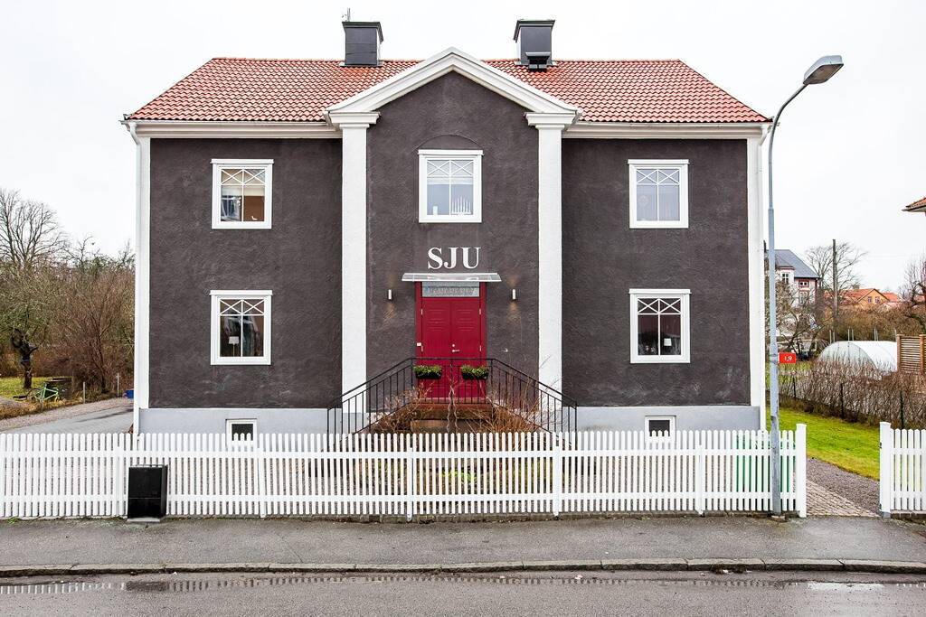 355 m² Villa på Borgmästaregatan 7 Nyestan Mariestads kommun - bild 2