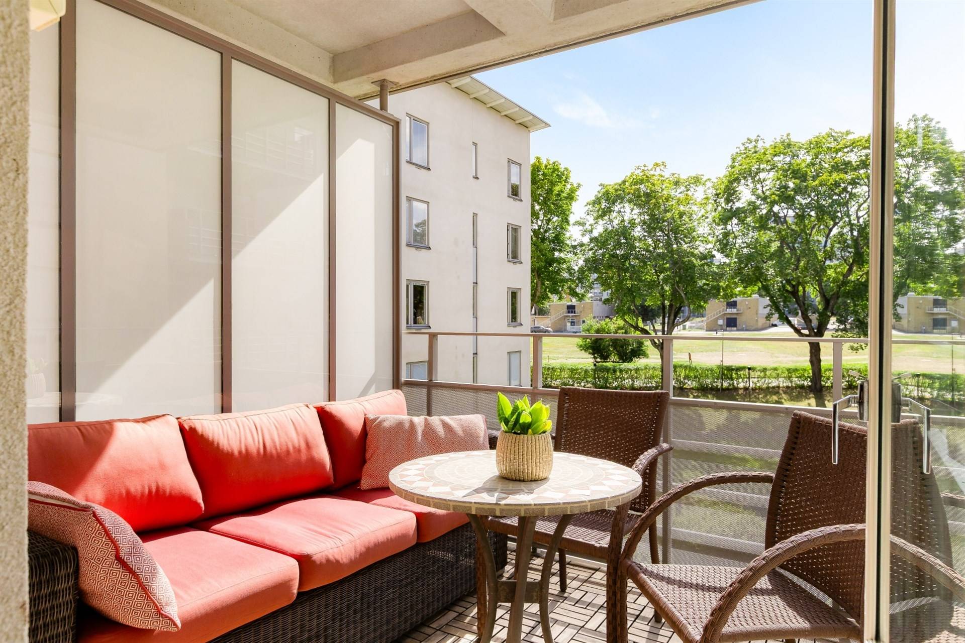 2 rum lägenhet på Huvudstalundsvägen 6 Västra skogen/Gamla Huvudsta, Solna kommun - bild 1