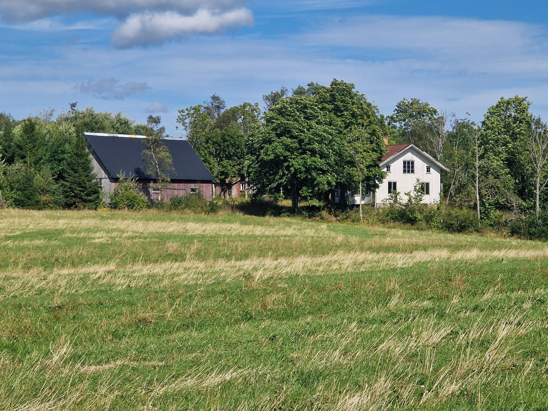 gård med jordbruk på Herrestads Svenseröd 127 Uddevalla, Uddevalla kommun - bild 2