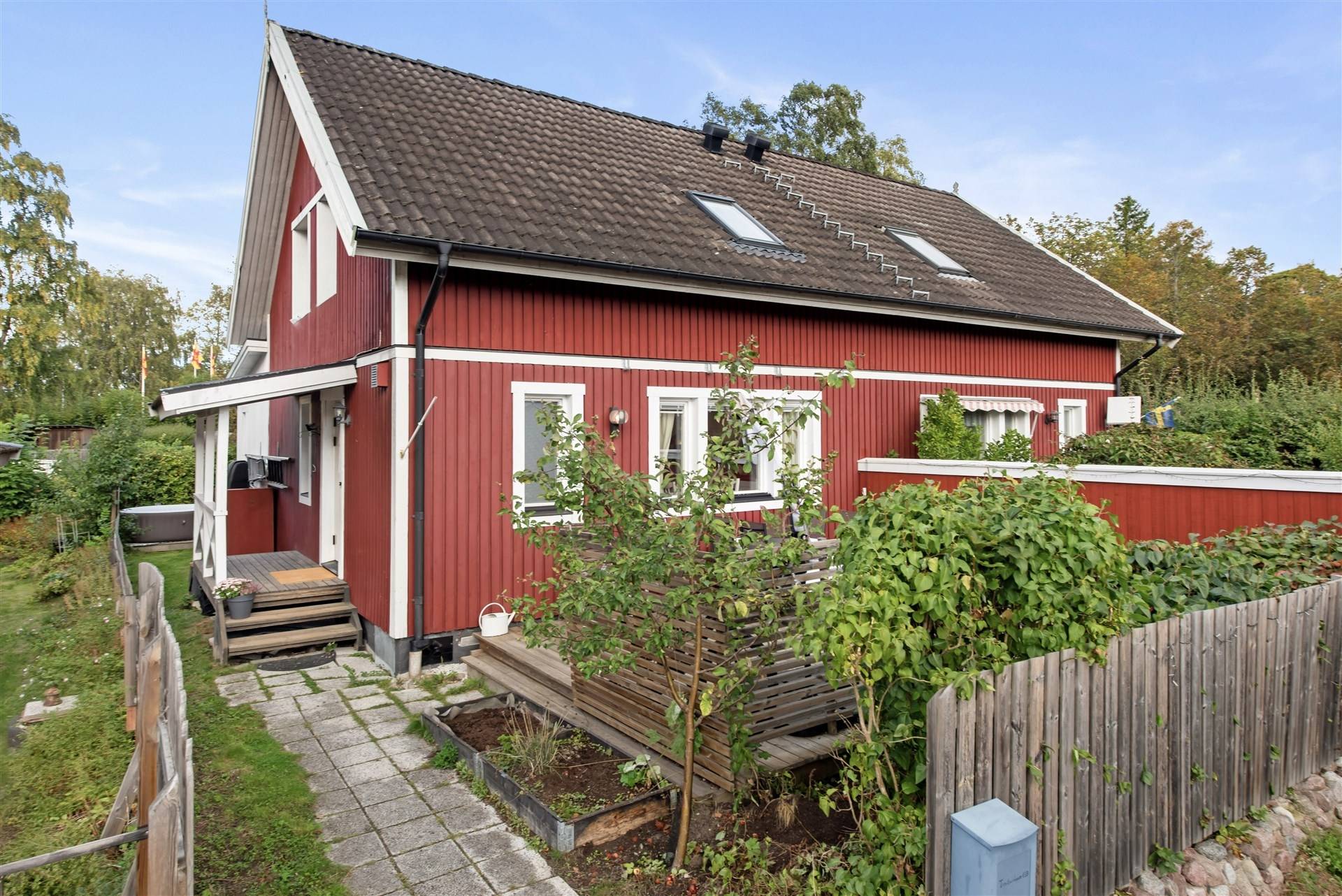 5 rum parhus på Tomtavägen 13B Cenralt Rimbo, Norrtälje kommun - bild 1