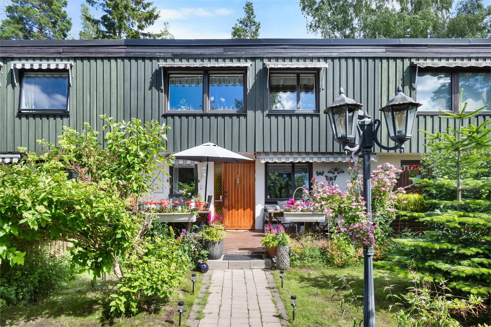 6 rum Radhus på Storvretsvägen 72 Tumba Botkyrka kommun - bild 1