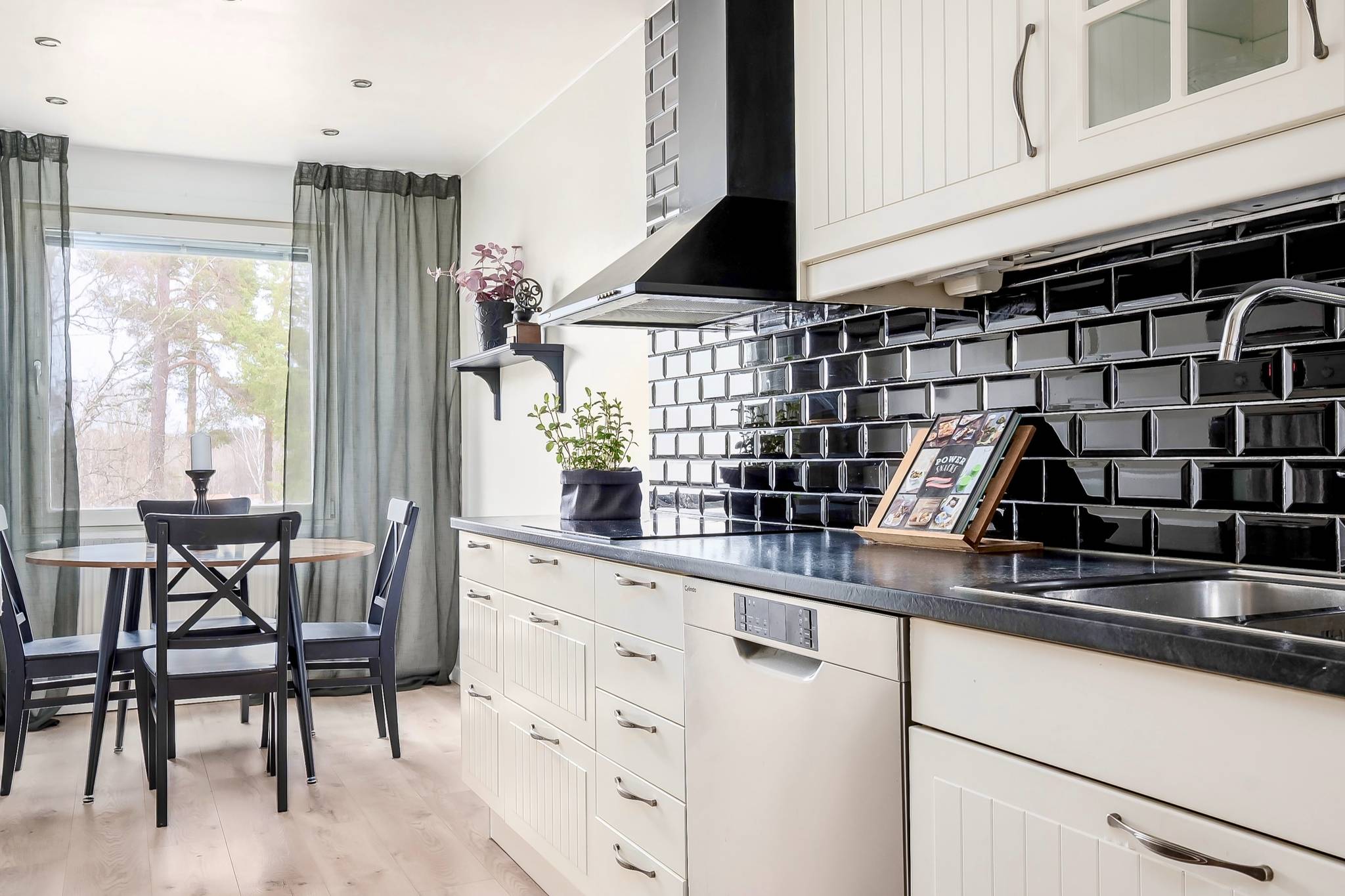 3 rum lägenhet på Vendelsö skolväg 21 Vendelsö, Haninge kommun - bild 1