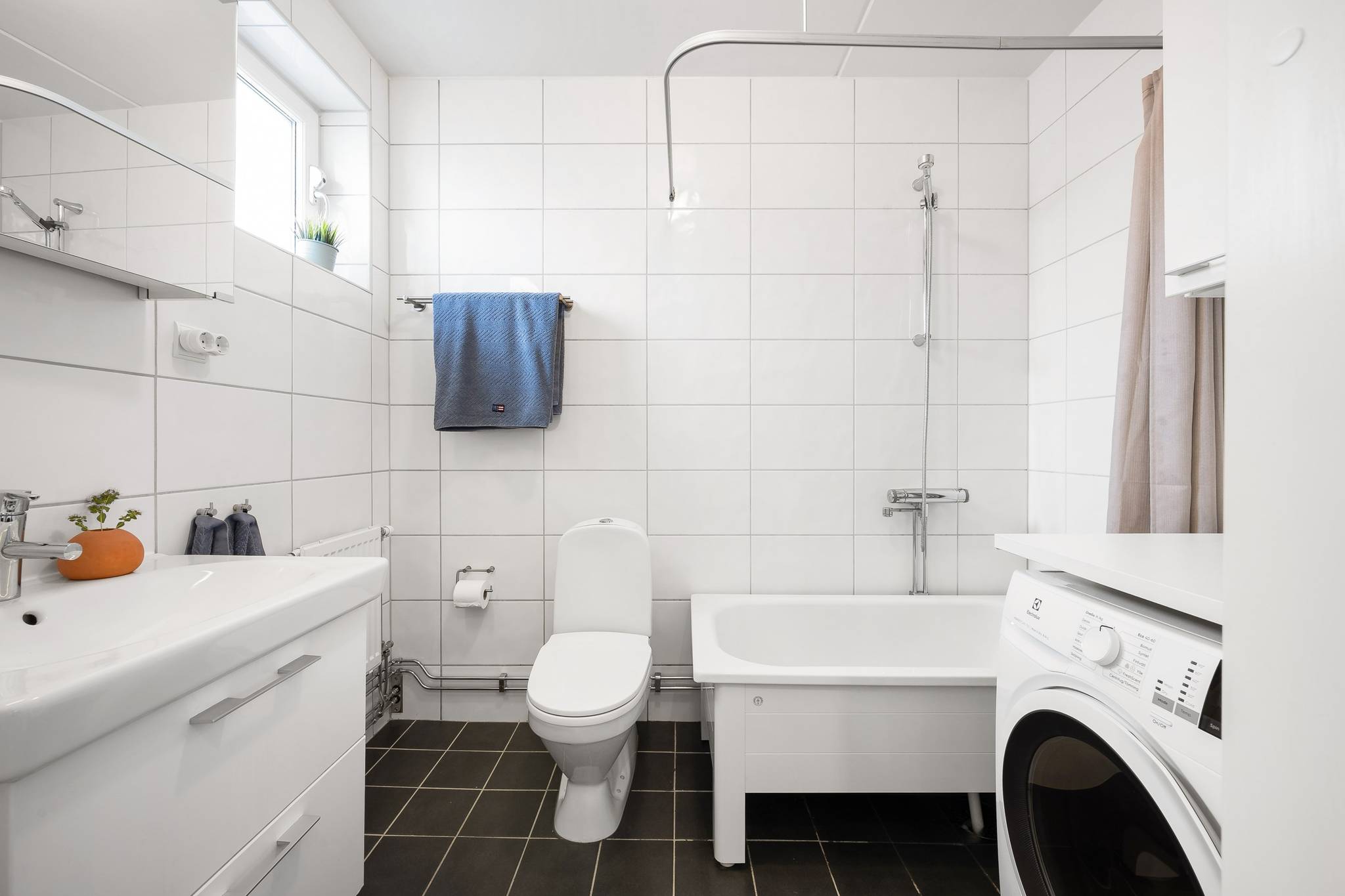 2 rum Lägenhet på Hamngatan 26, högst upp! Centrala Sundbyberg Sundbybergs kommun - bild 25