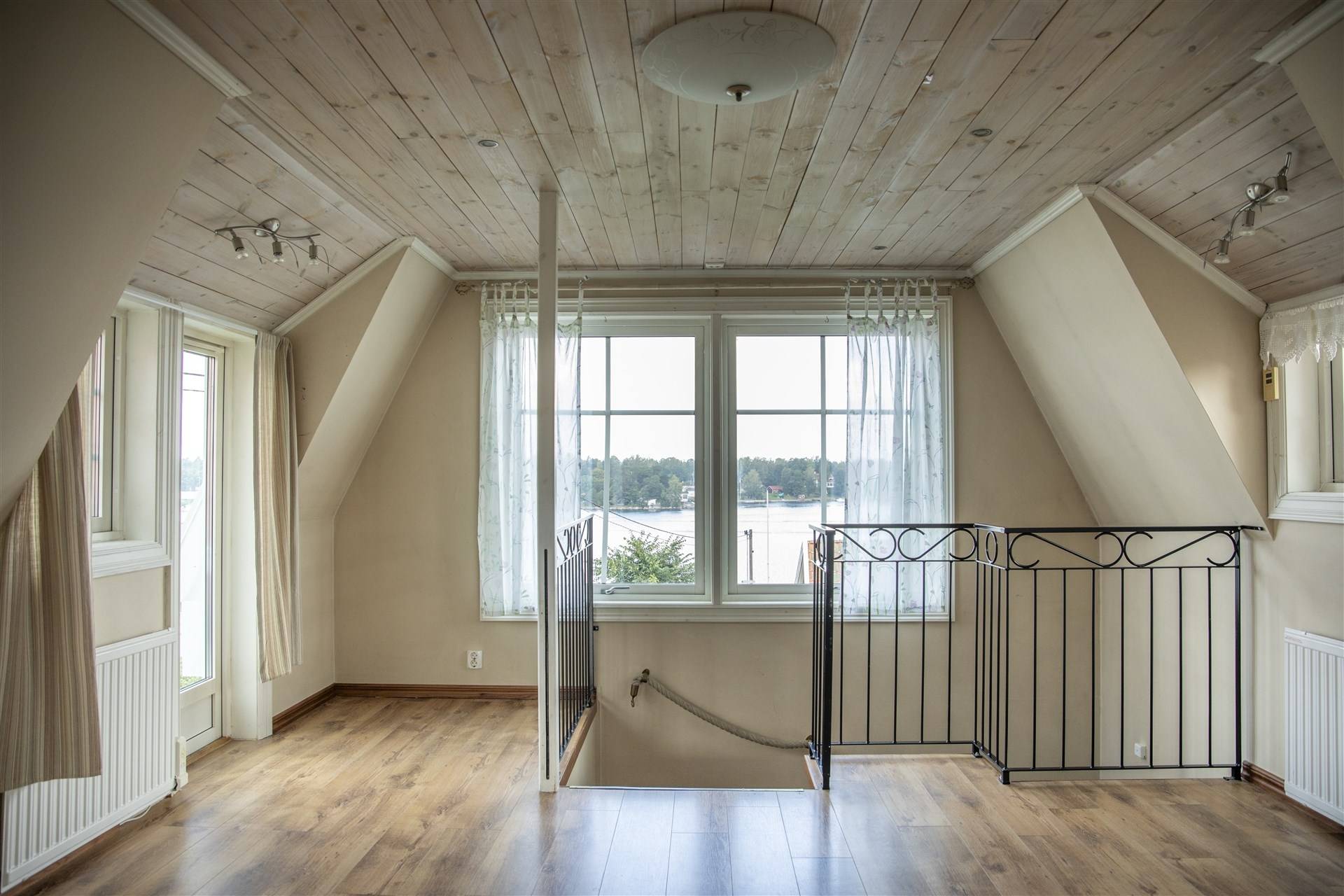 6 rum Vinterbonat fritidshus på Holmbergsbacken 23 Yxlan Köpmanholm Norrtälje kommun - bild 22