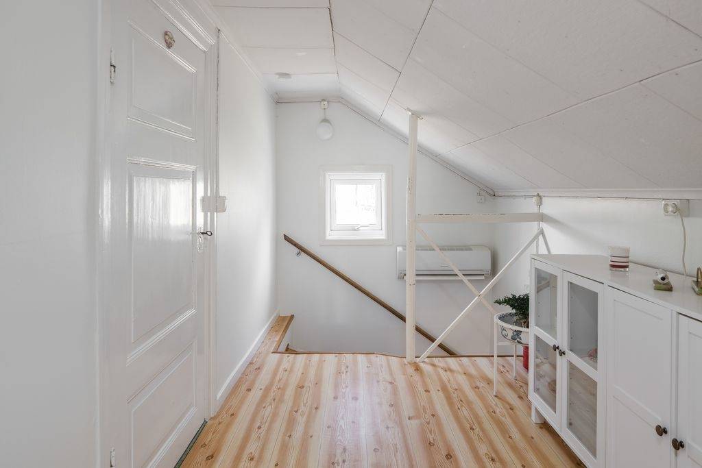 10 rum Gård utan jordbruk på Mellomkvarn Källby Götene kommun - bild 45